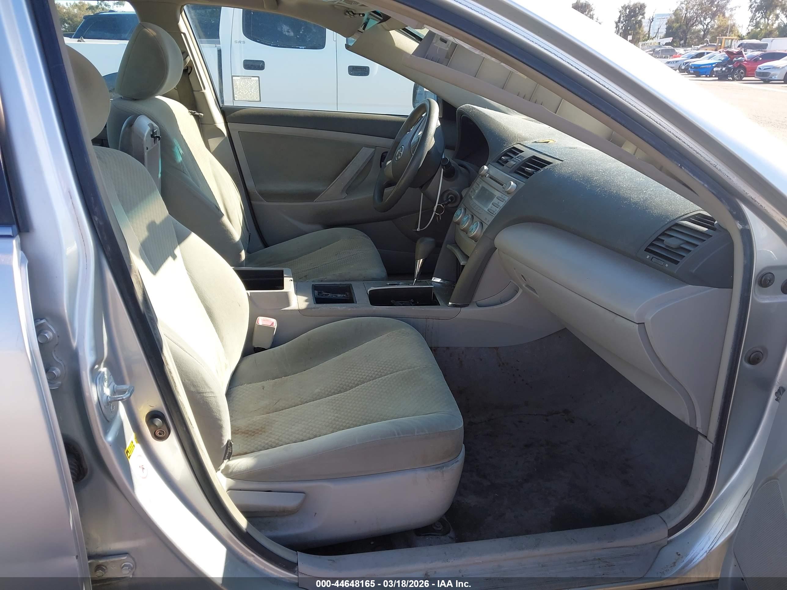TOYOTA CAMRY image 5