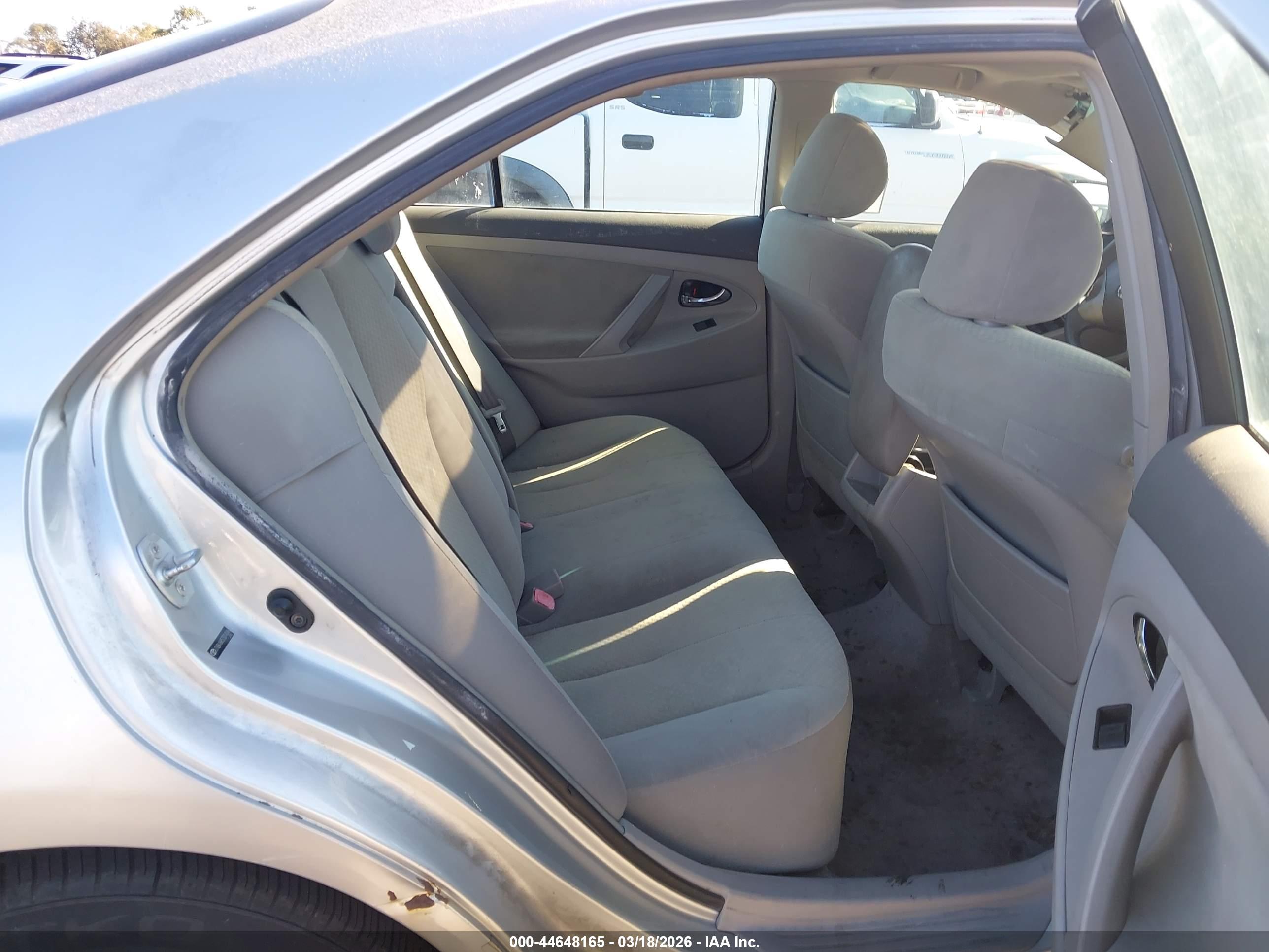 TOYOTA CAMRY image 8