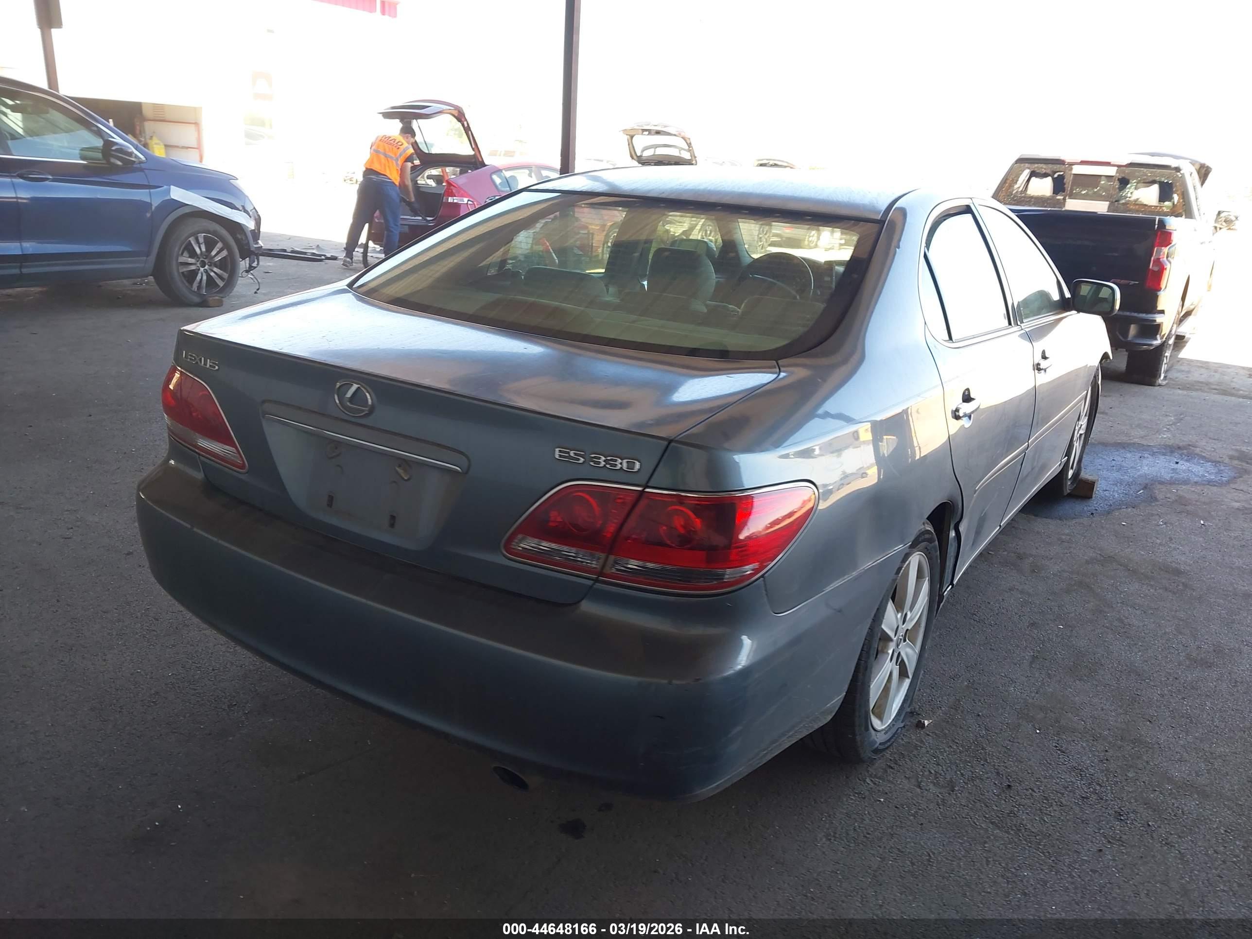 LEXUS ES image 4