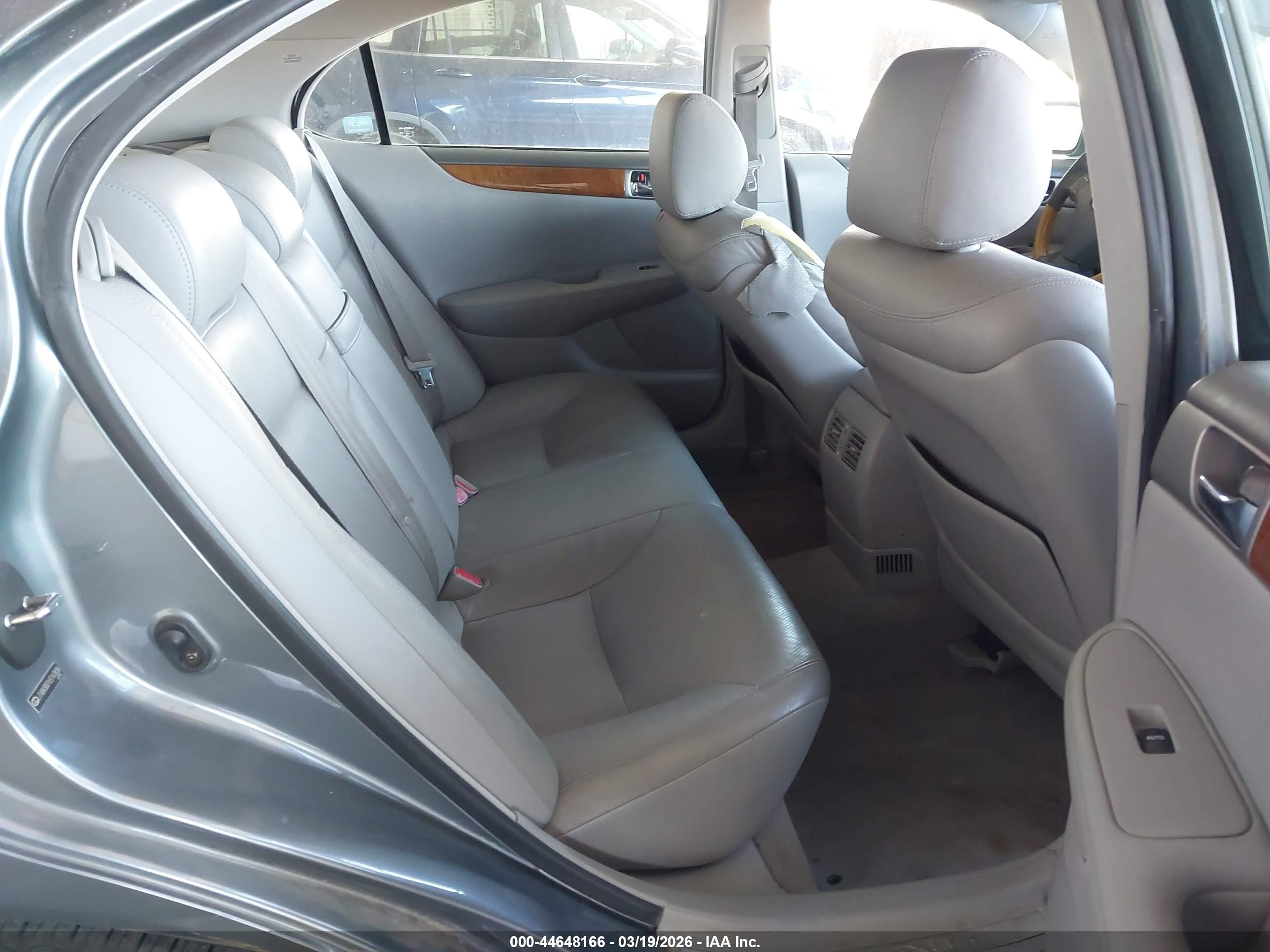 LEXUS ES image 8