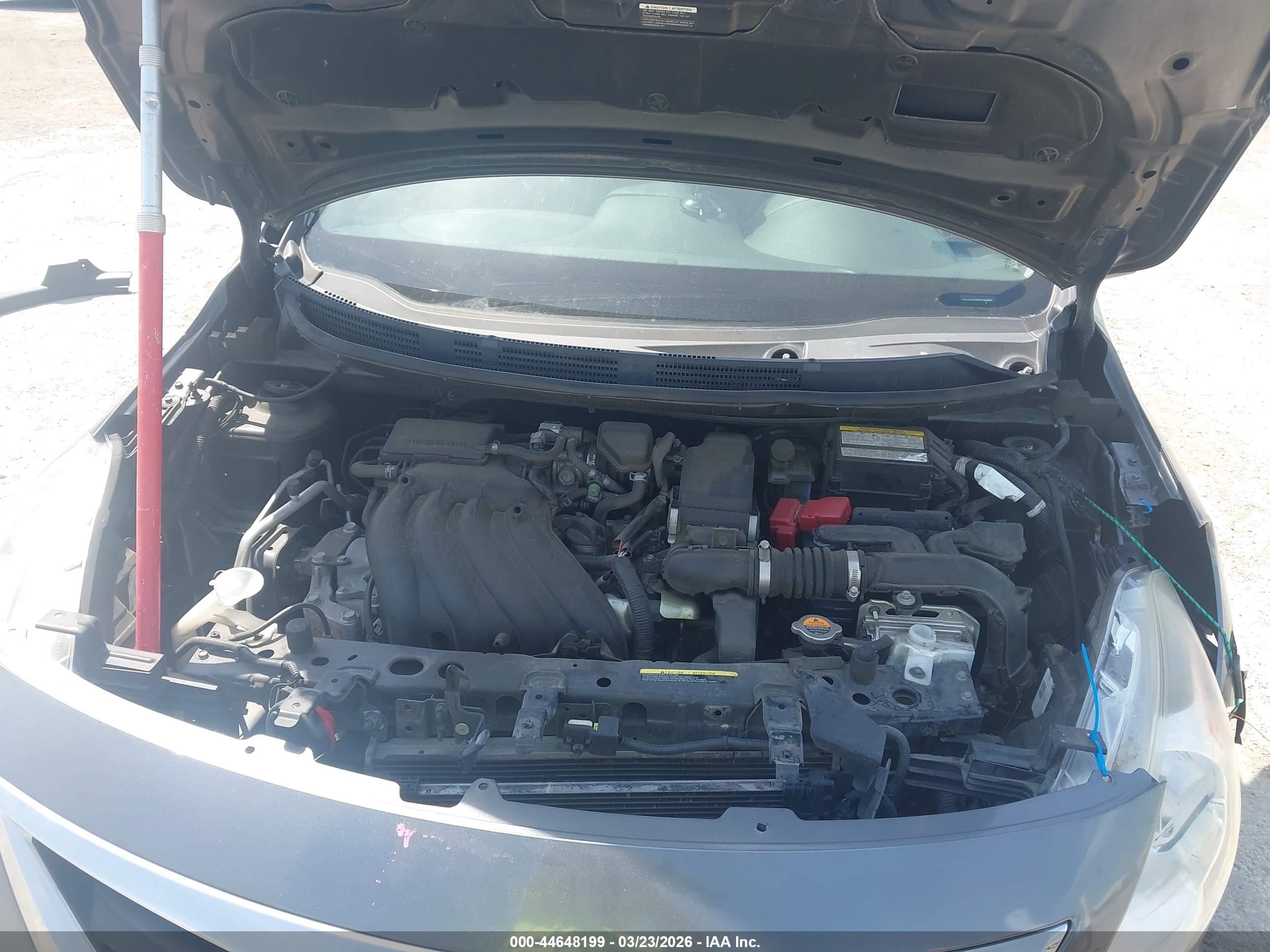 NISSAN VERSA image 10