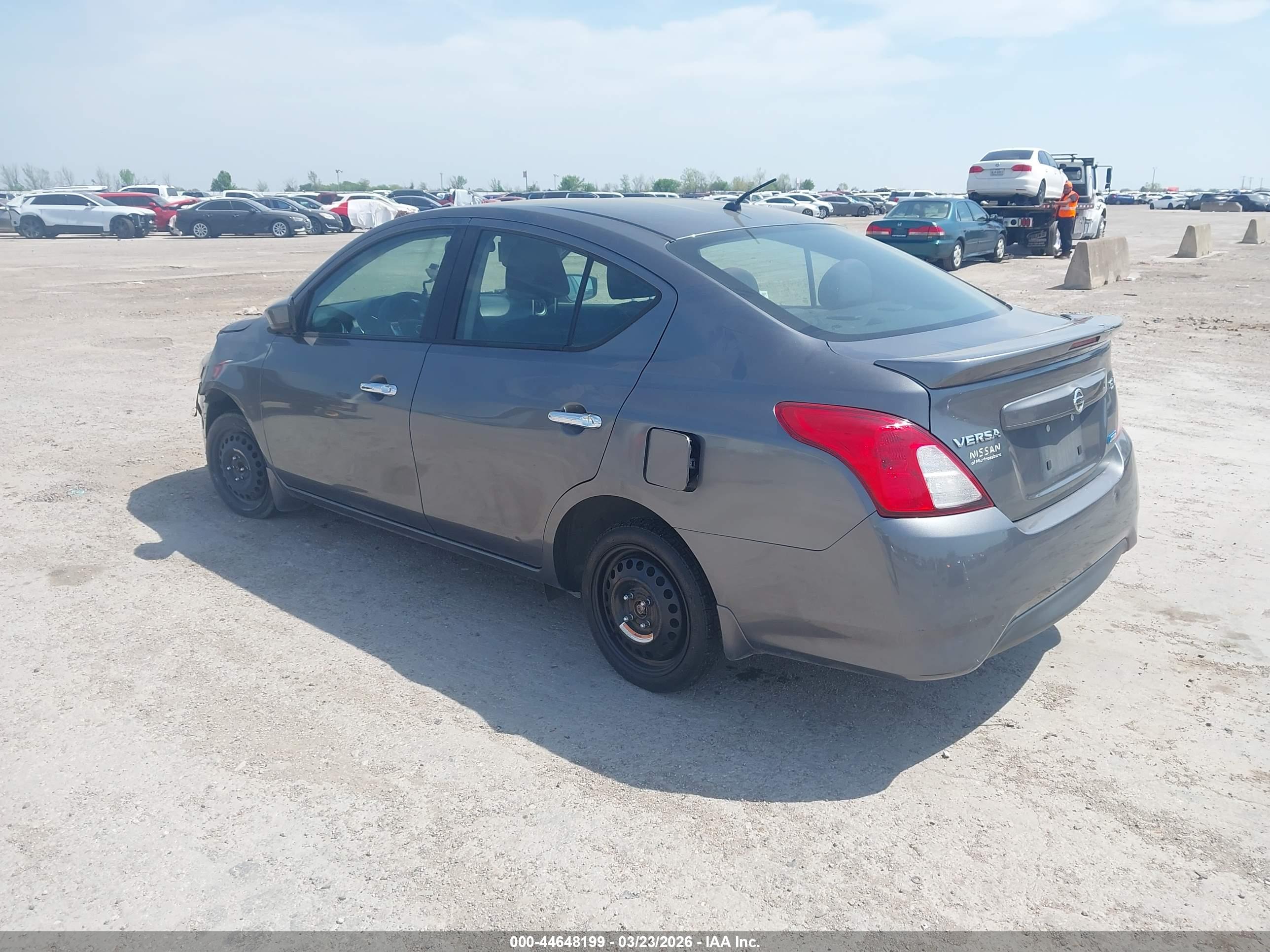 NISSAN VERSA image 3