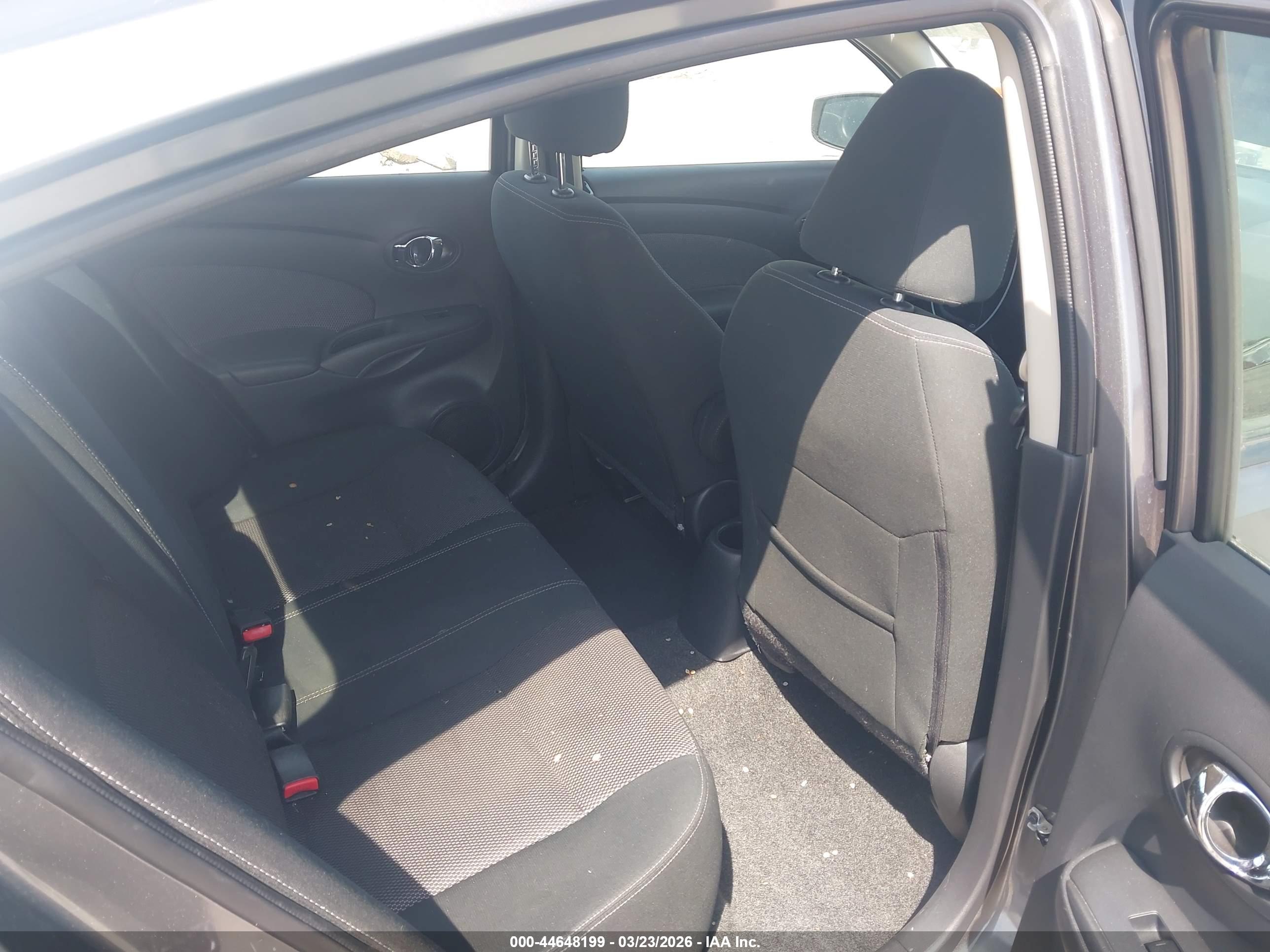 NISSAN VERSA image 8