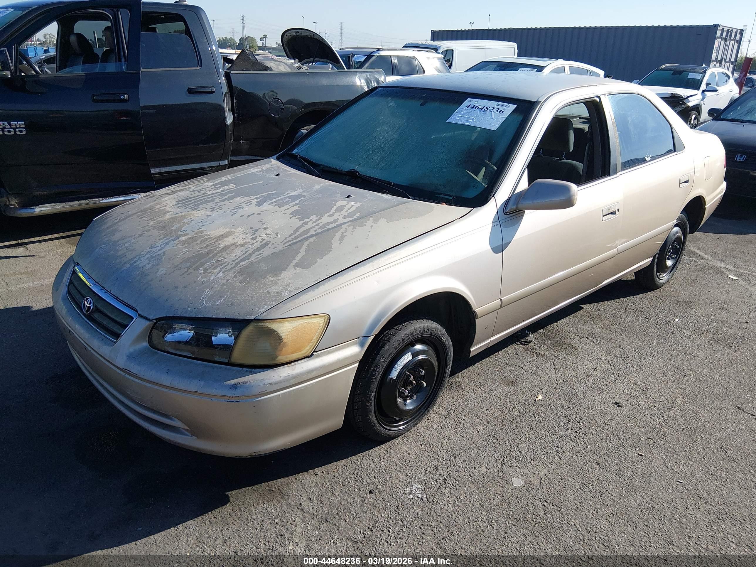 TOYOTA CAMRY image 2