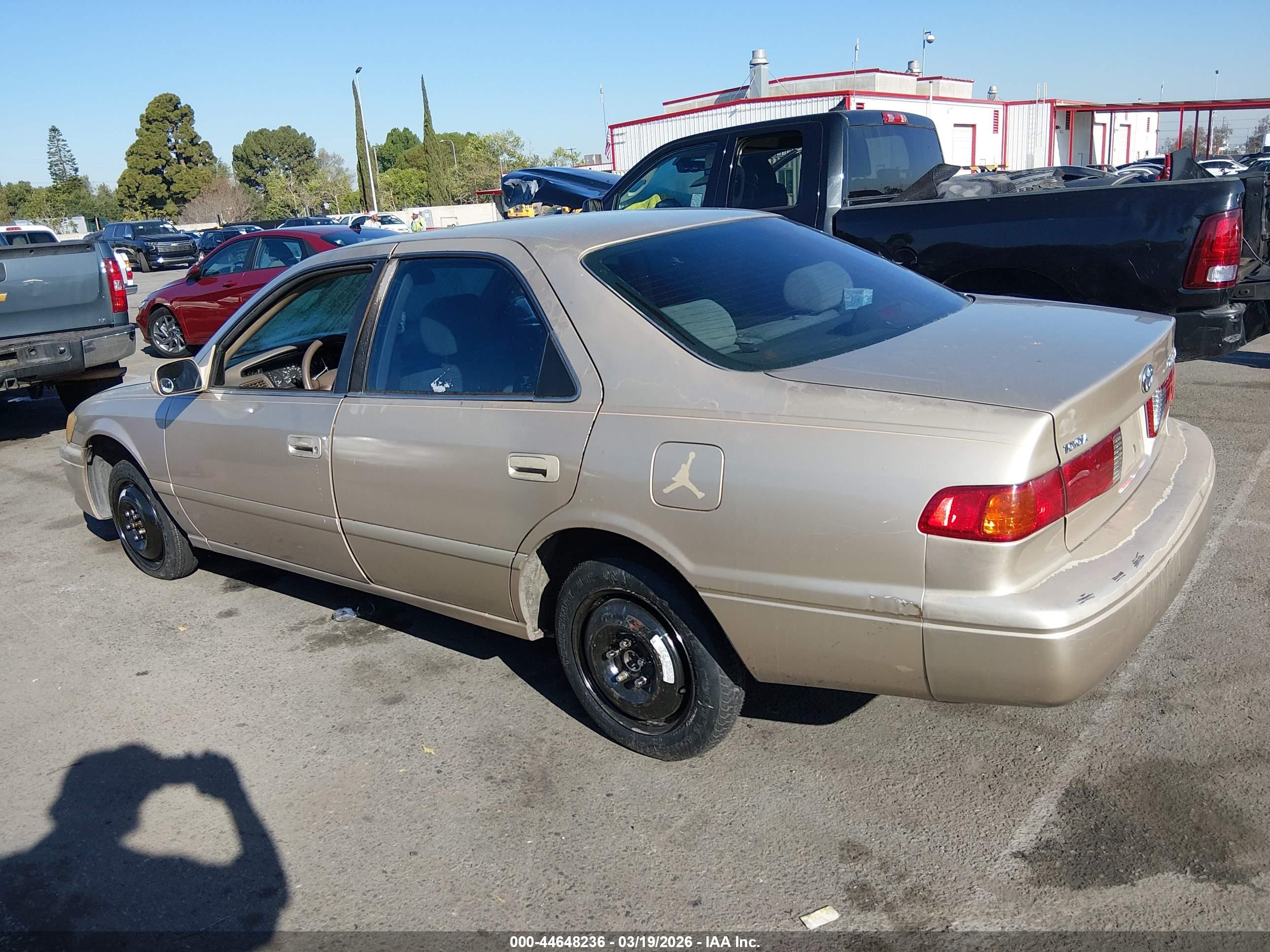 TOYOTA CAMRY image 3