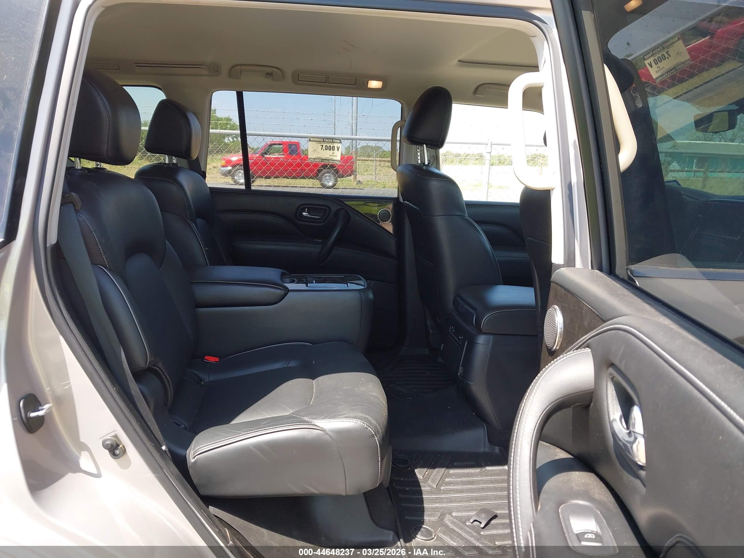 INFINITI QX80 image 8