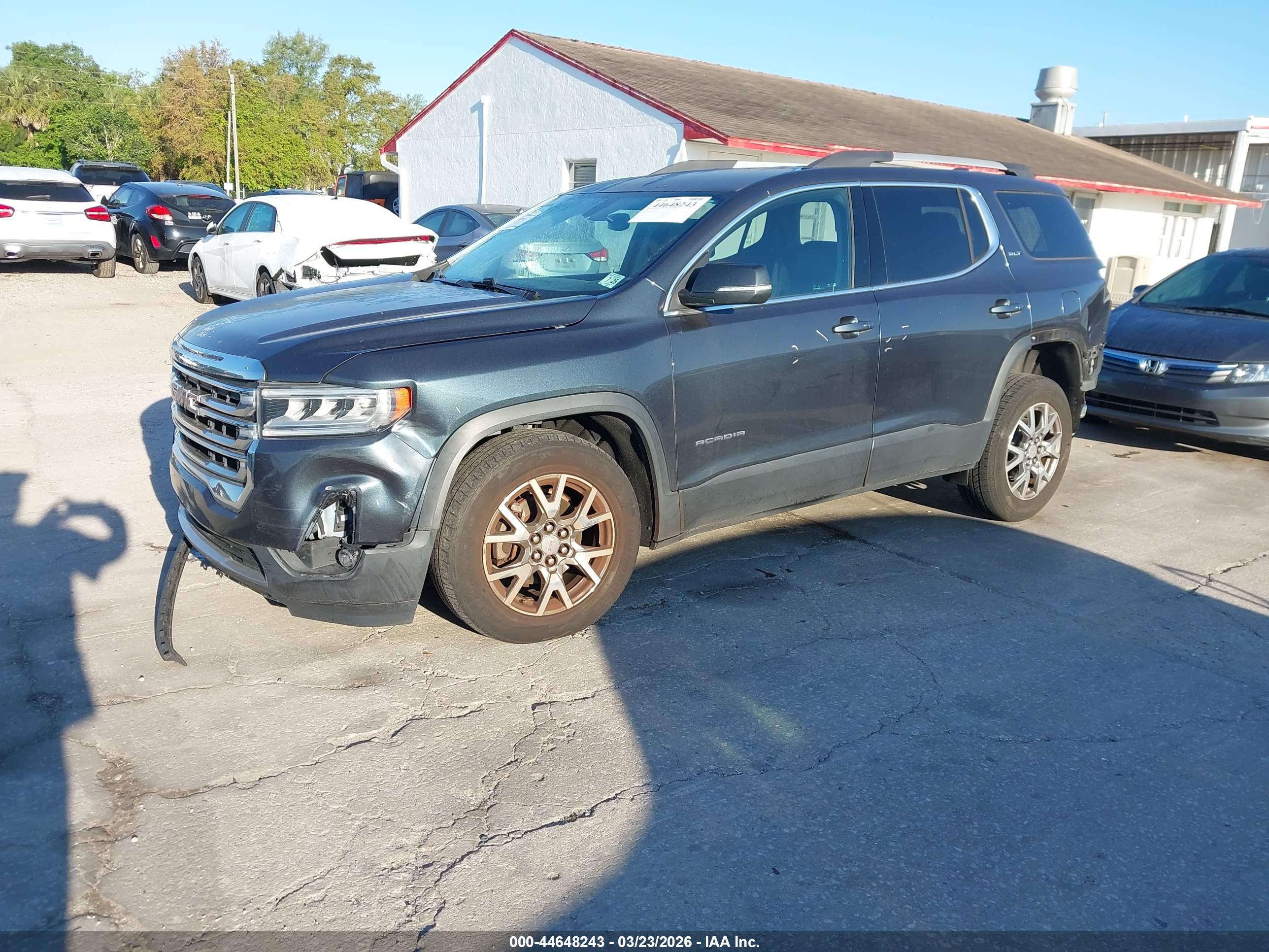 GMC ACADIA image 2