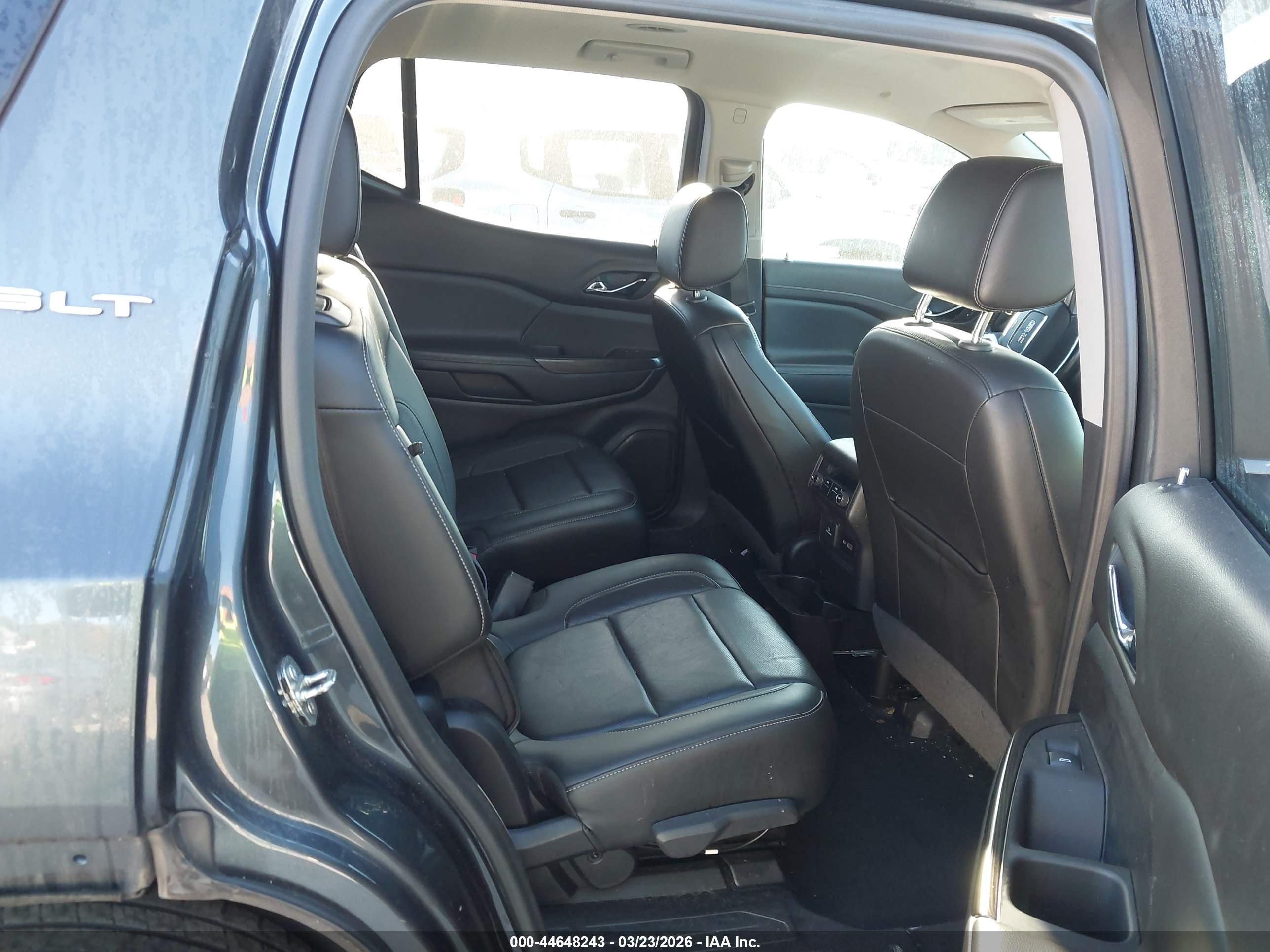 GMC ACADIA image 8