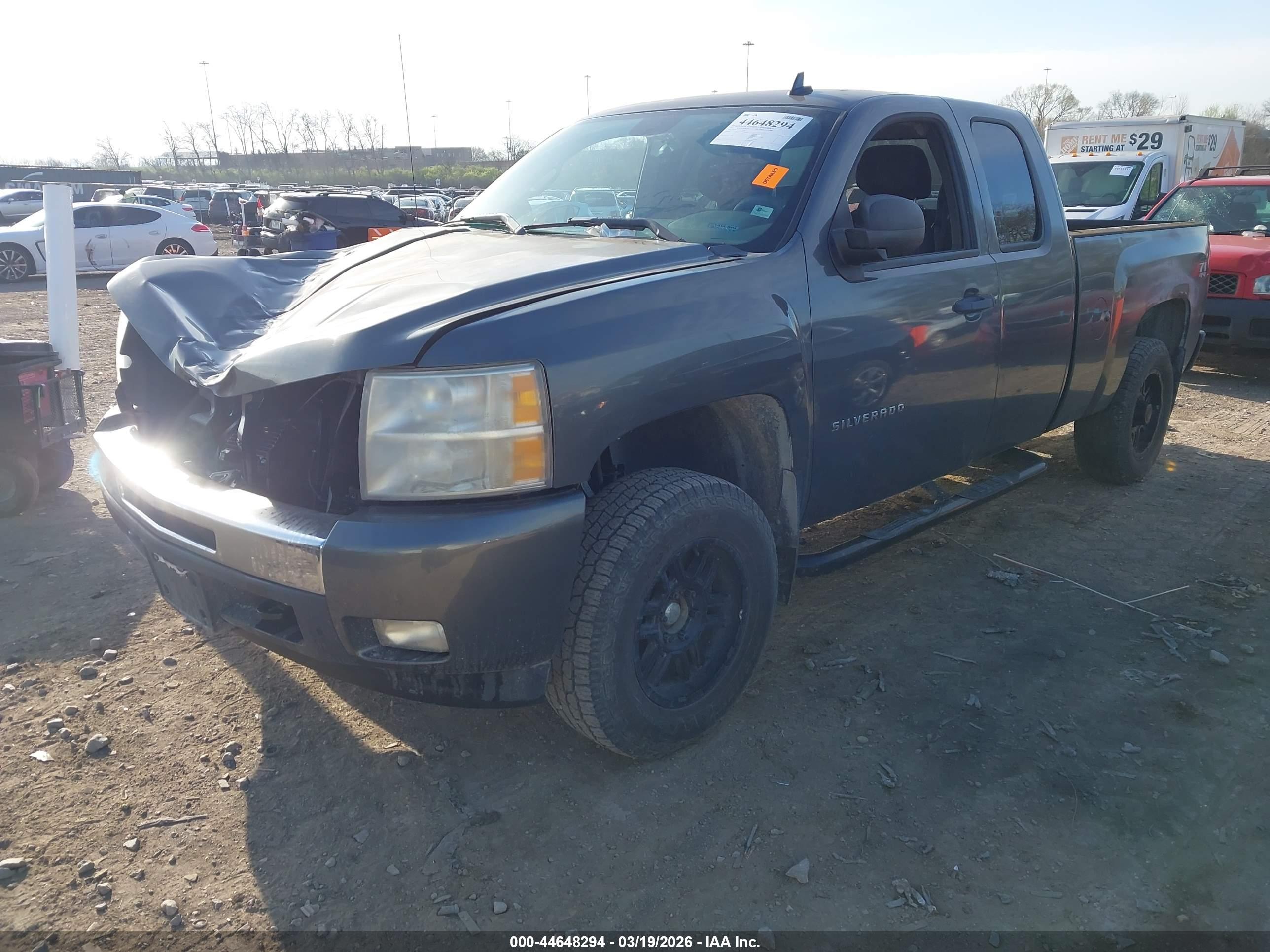 CHEVROLET SILVERADO image 2