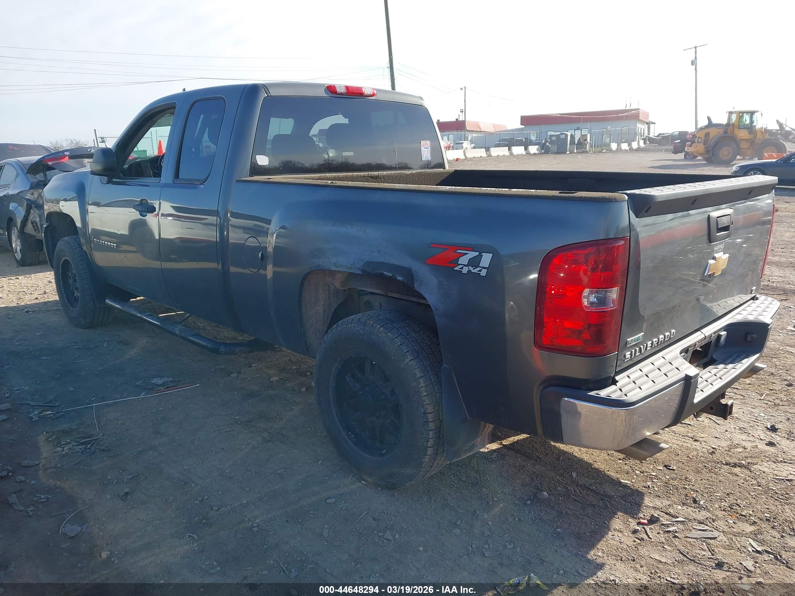 CHEVROLET SILVERADO image 3