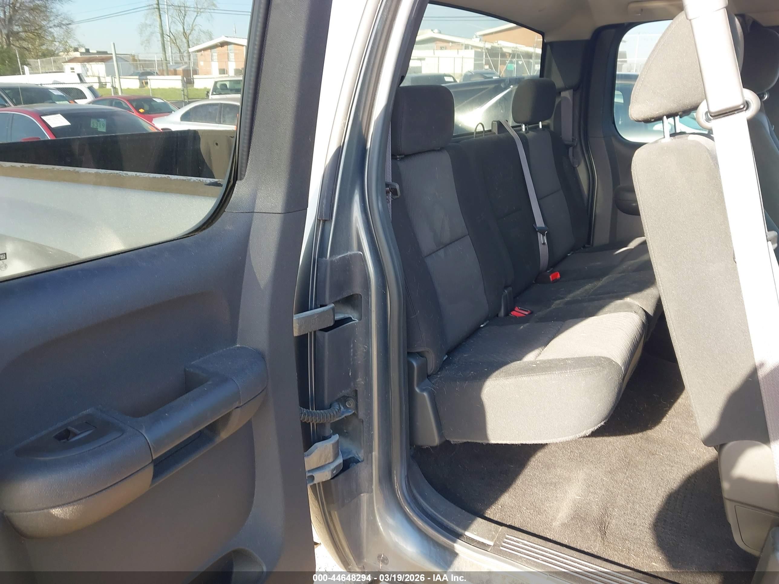 CHEVROLET SILVERADO image 8