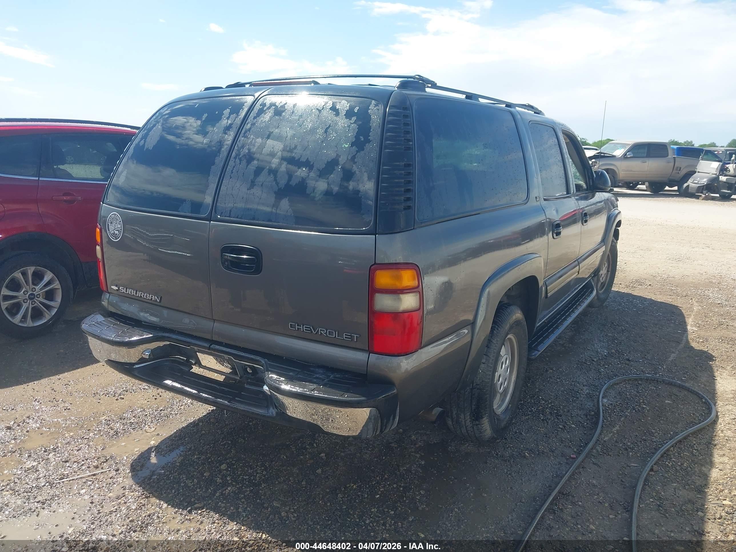 CHEVROLET SUBURBAN image 4