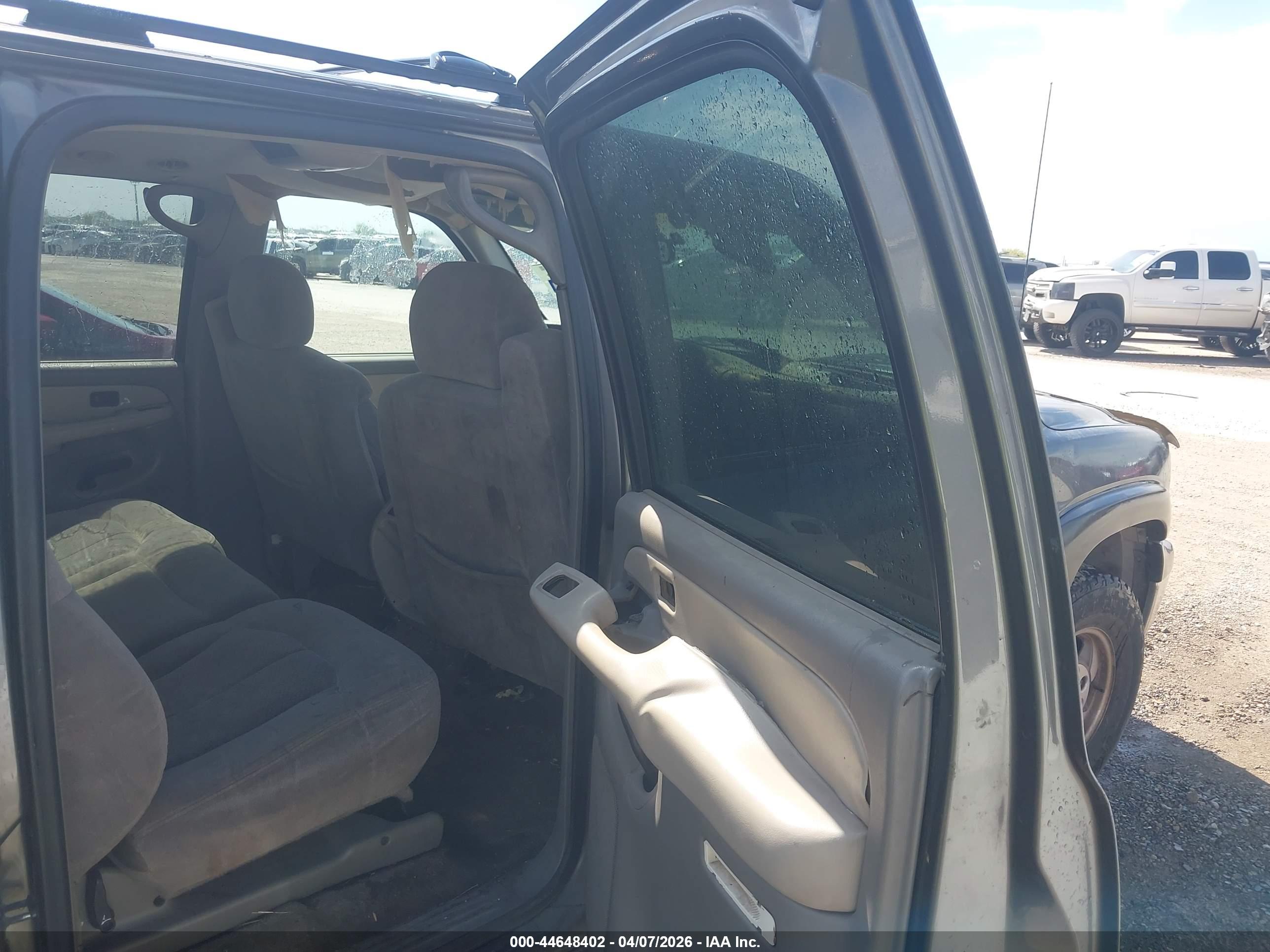CHEVROLET SUBURBAN image 8