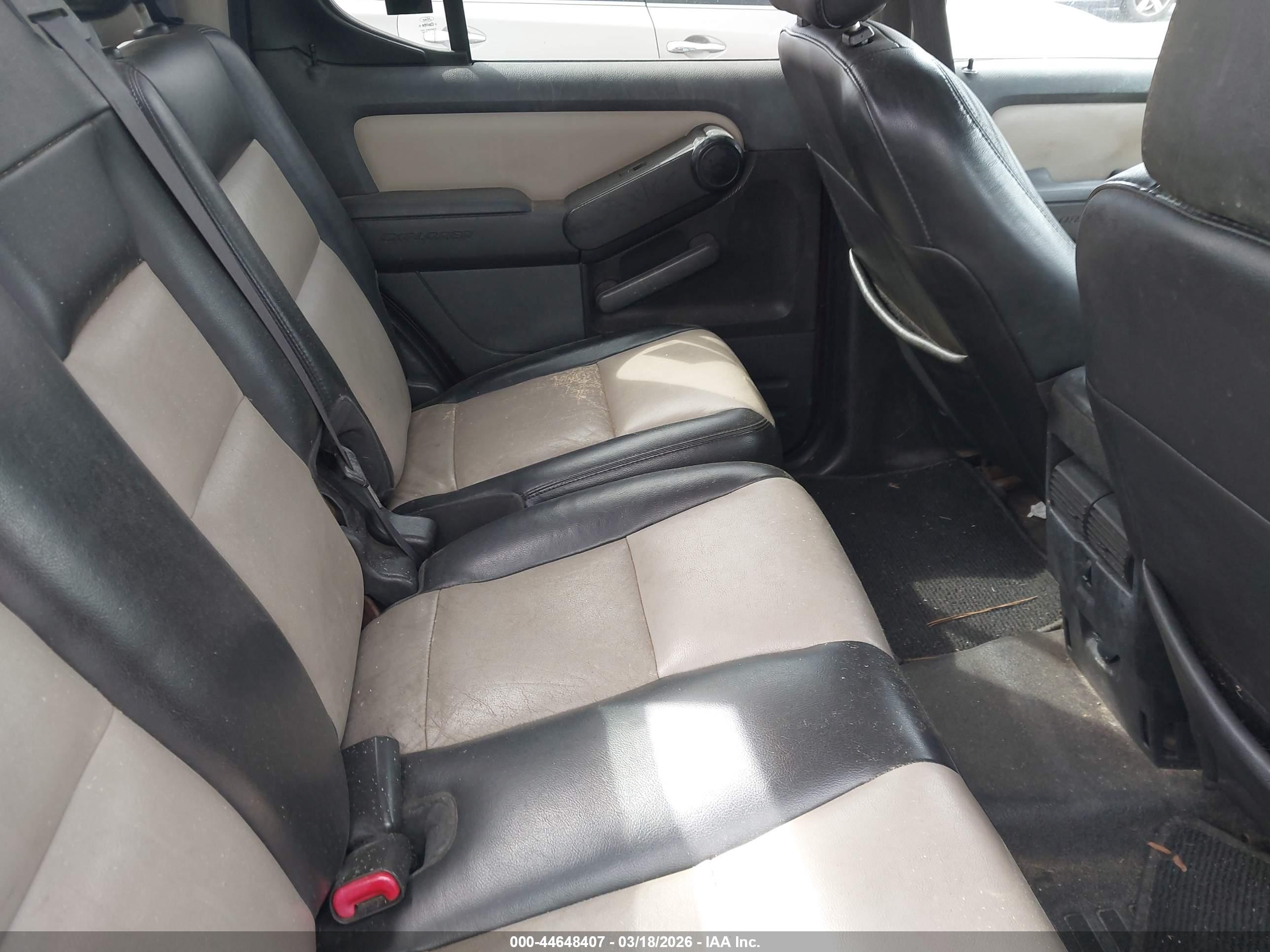 FORD EXPLORER image 8
