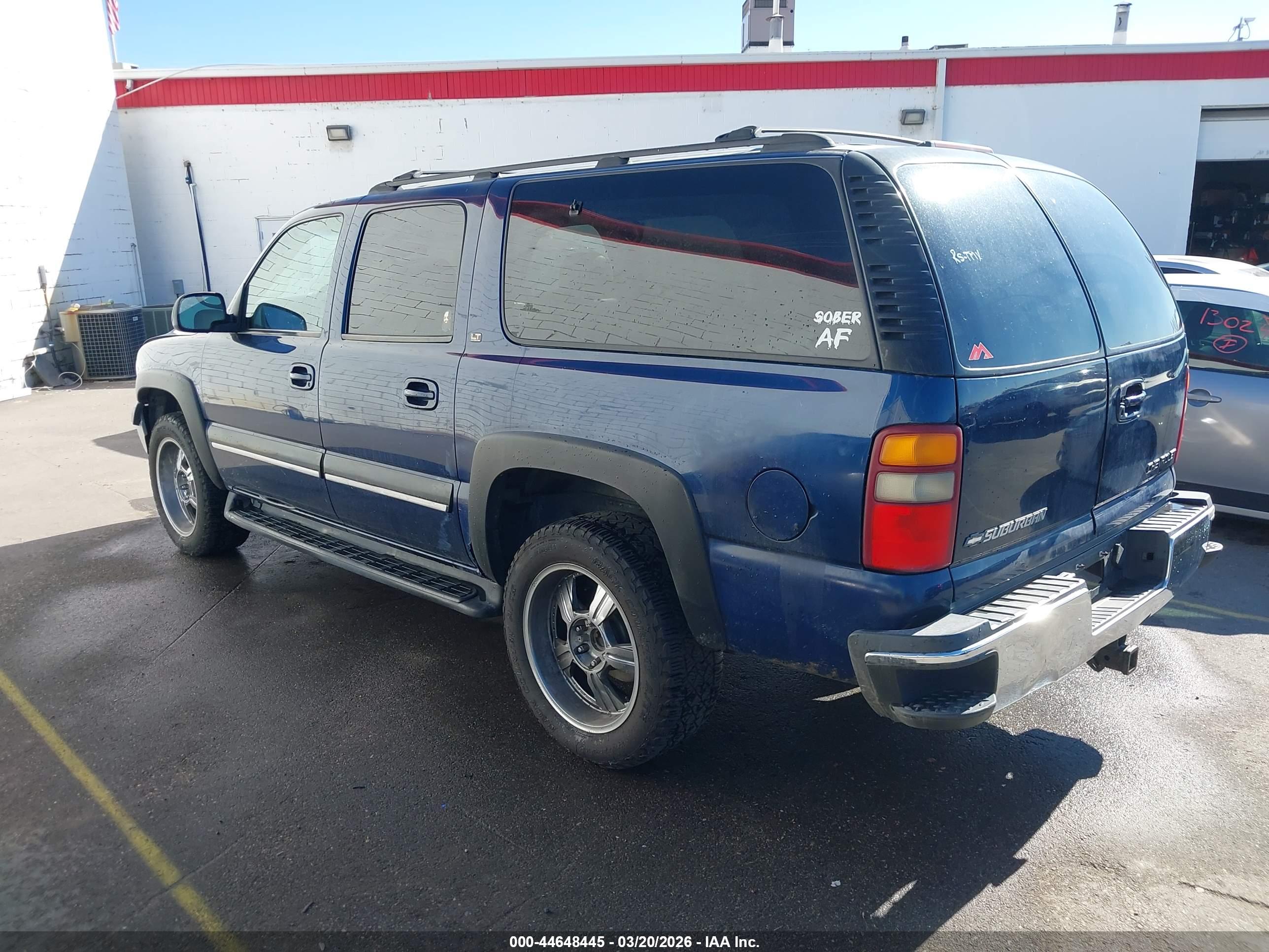 CHEVROLET SUBURBAN image 3