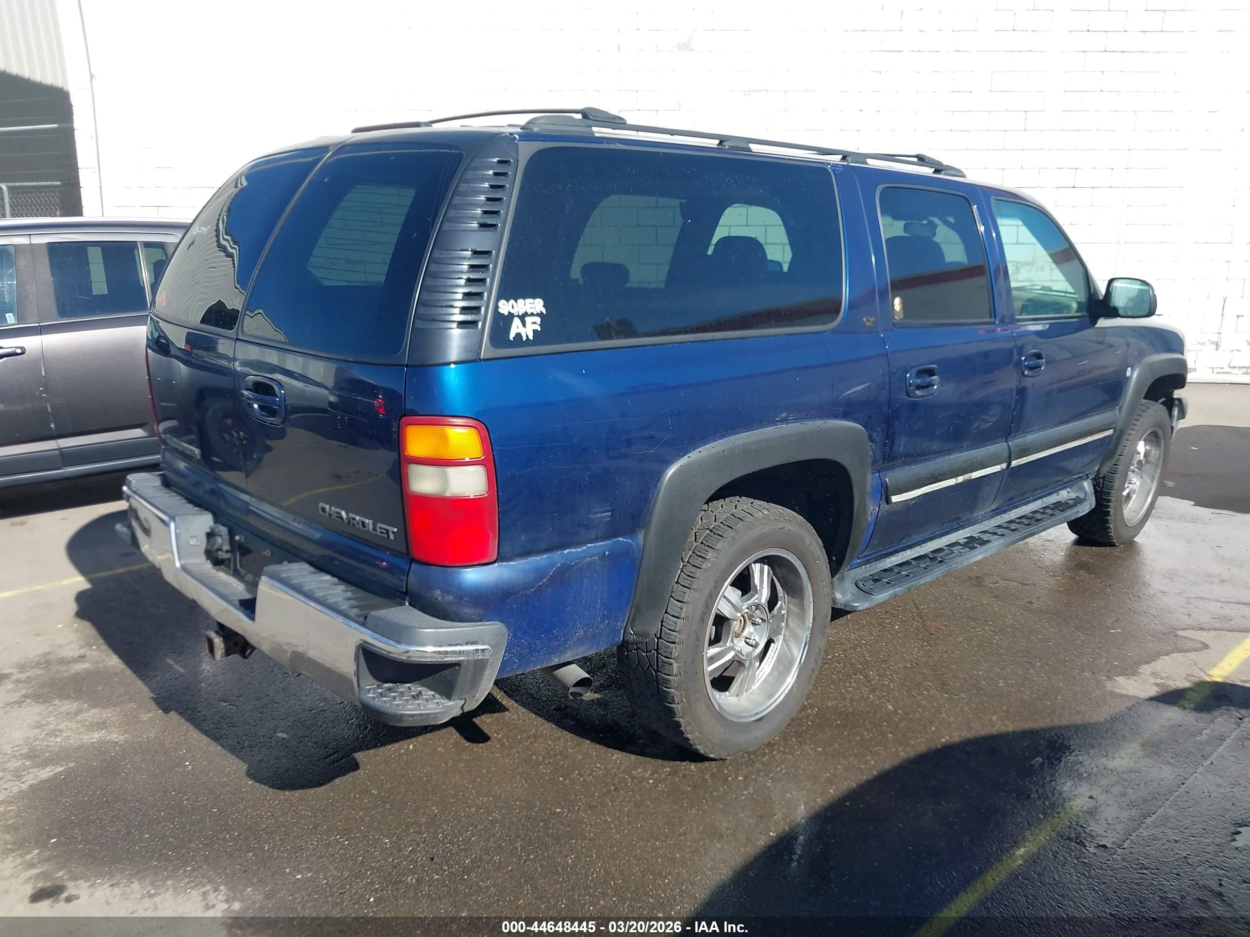 CHEVROLET SUBURBAN image 4