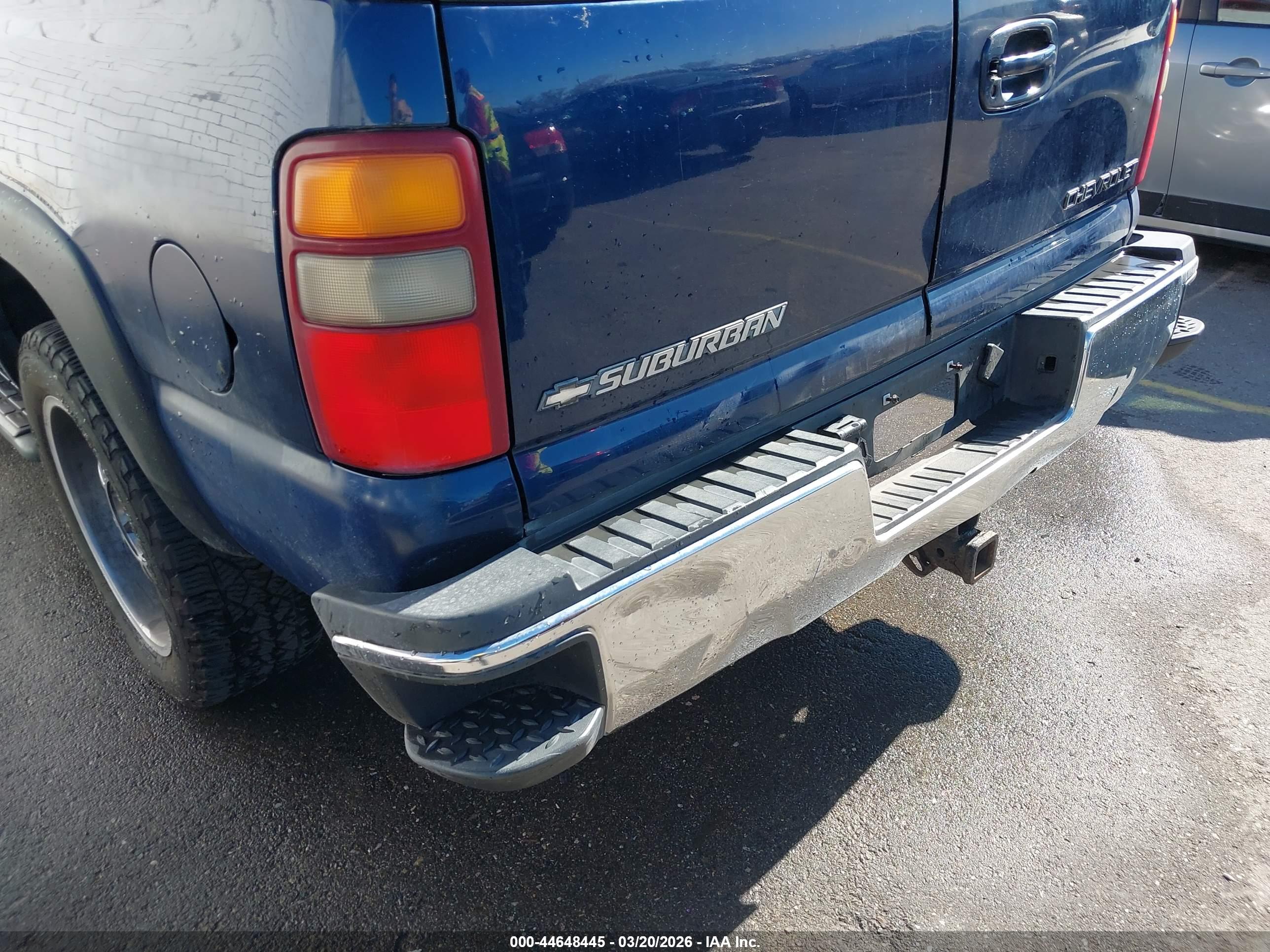 CHEVROLET SUBURBAN image 6