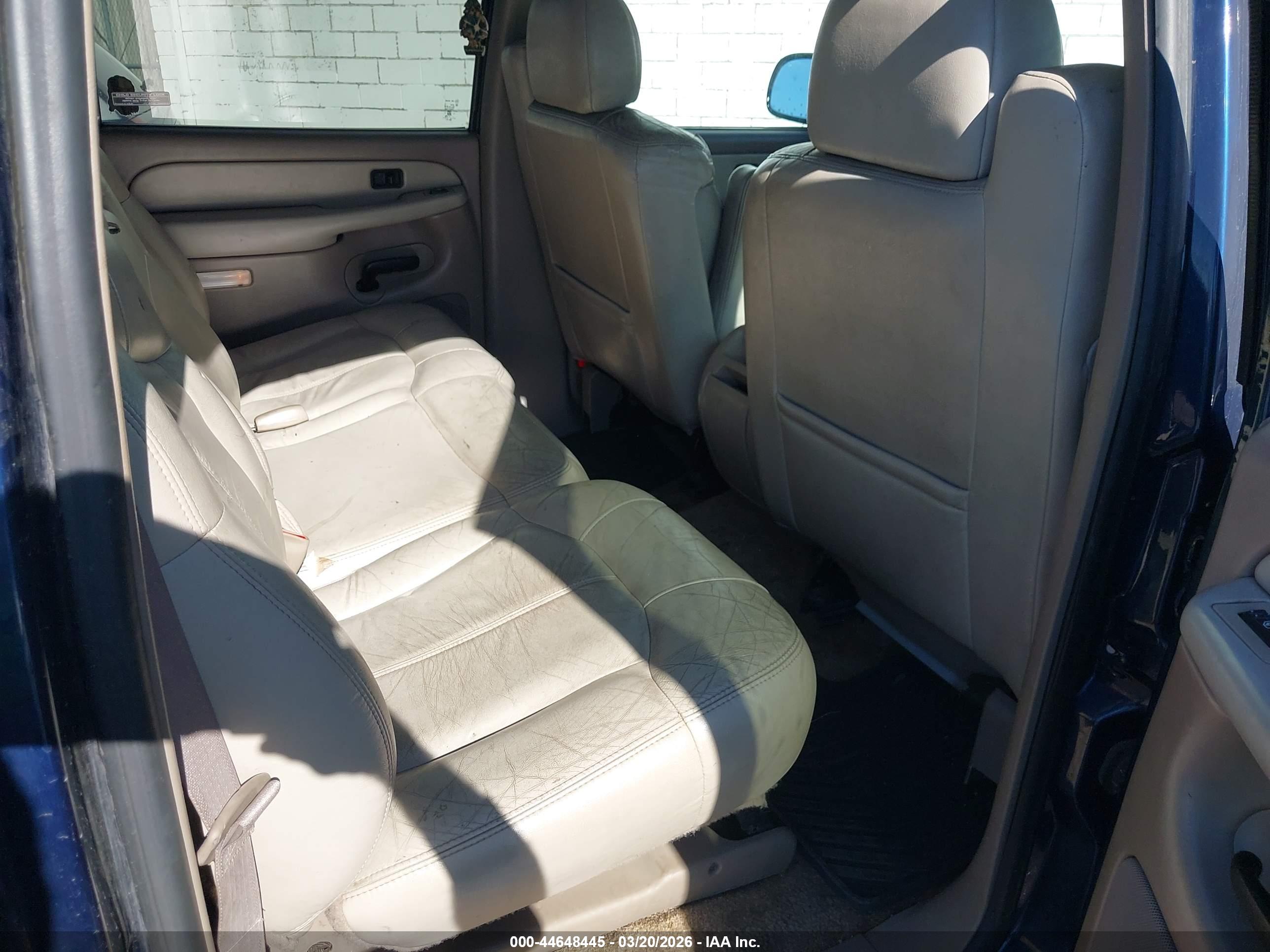 CHEVROLET SUBURBAN image 8