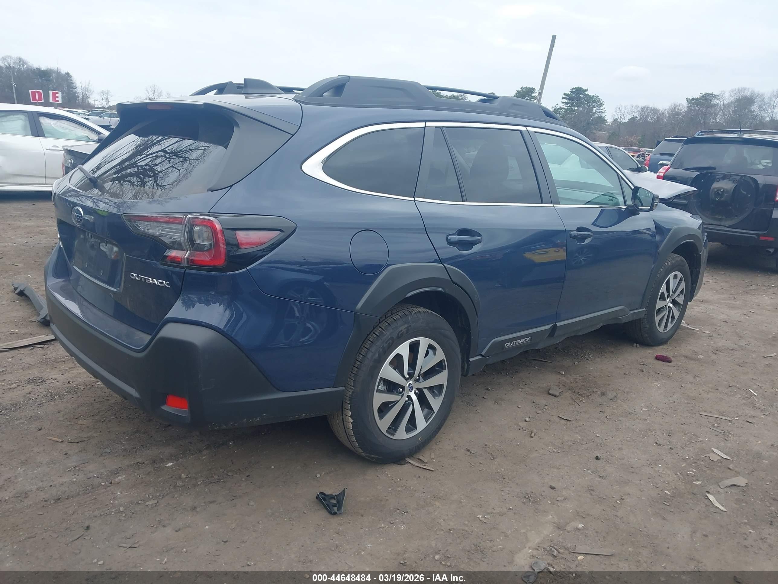 SUBARU OUTBACK image 4