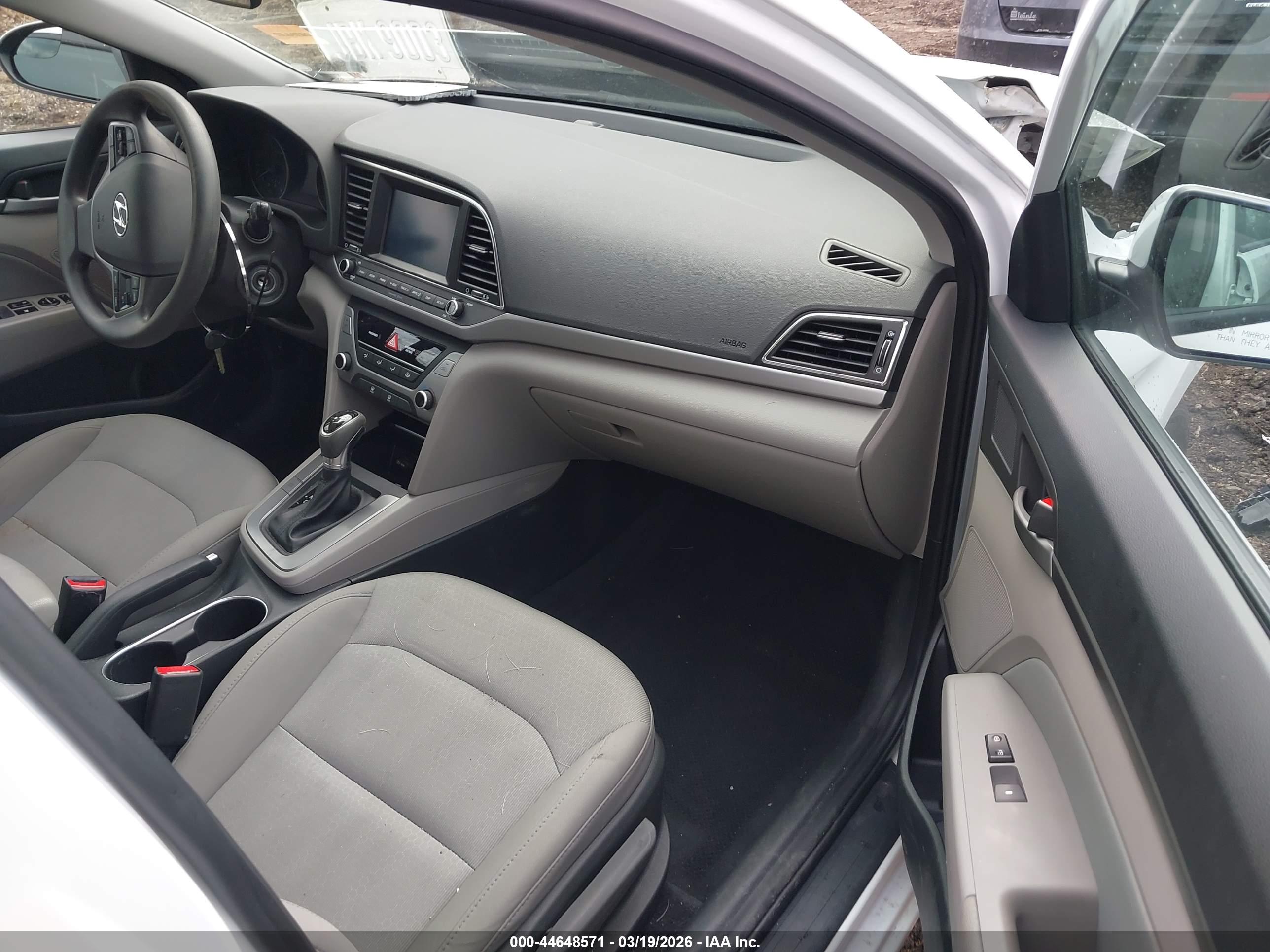 HYUNDAI ELANTRA image 5