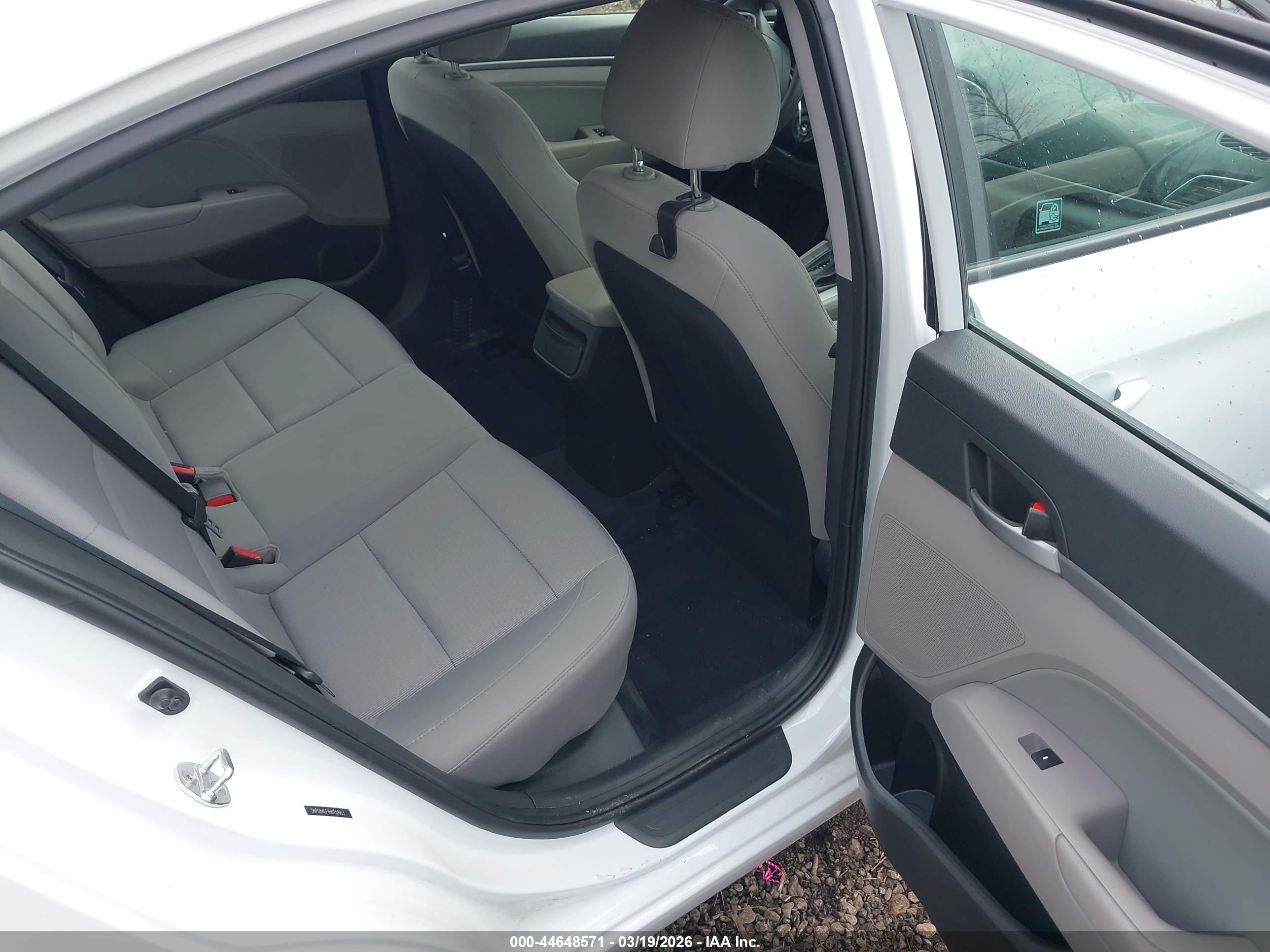 HYUNDAI ELANTRA image 8