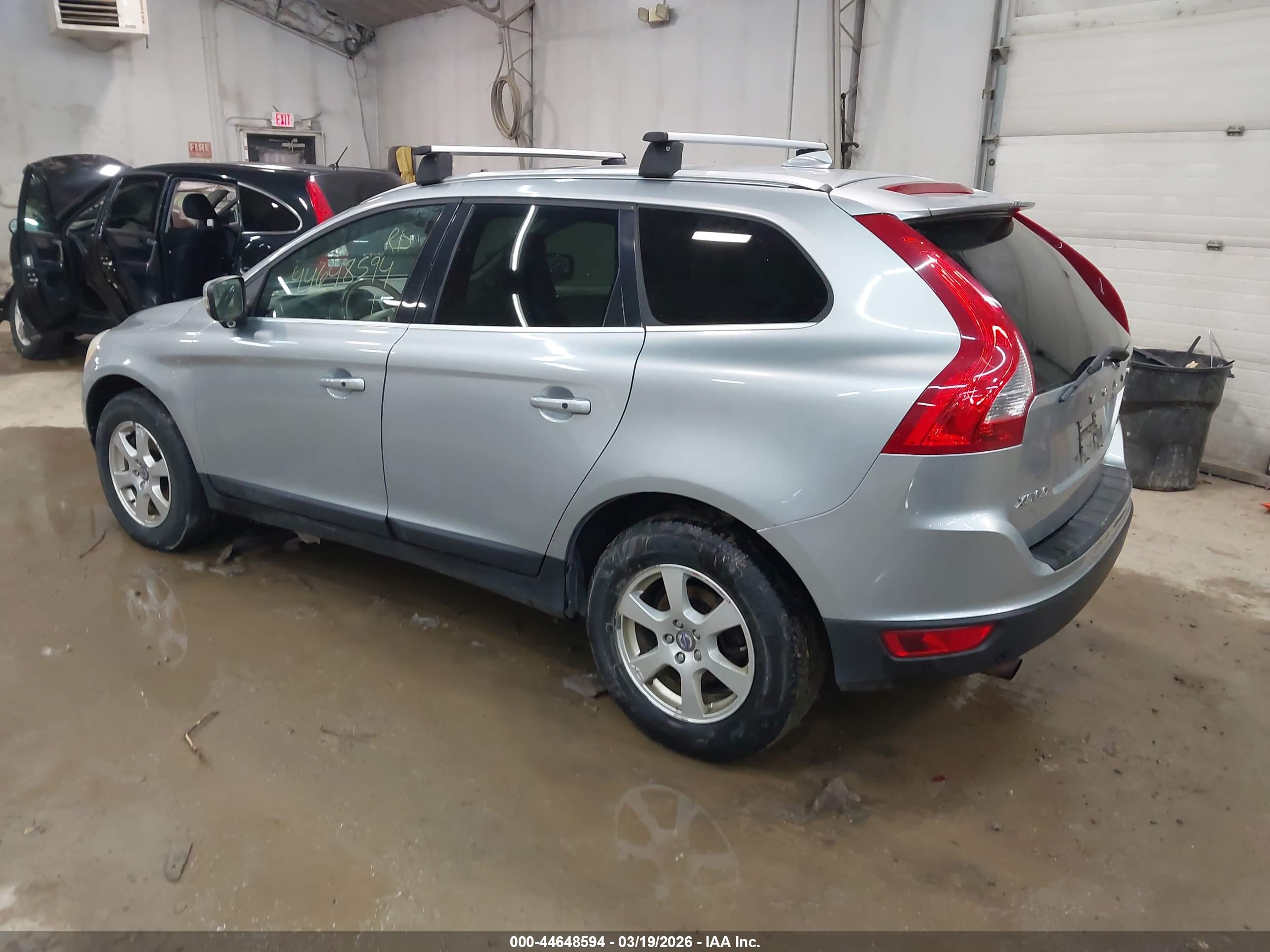 VOLVO XC60 image 3