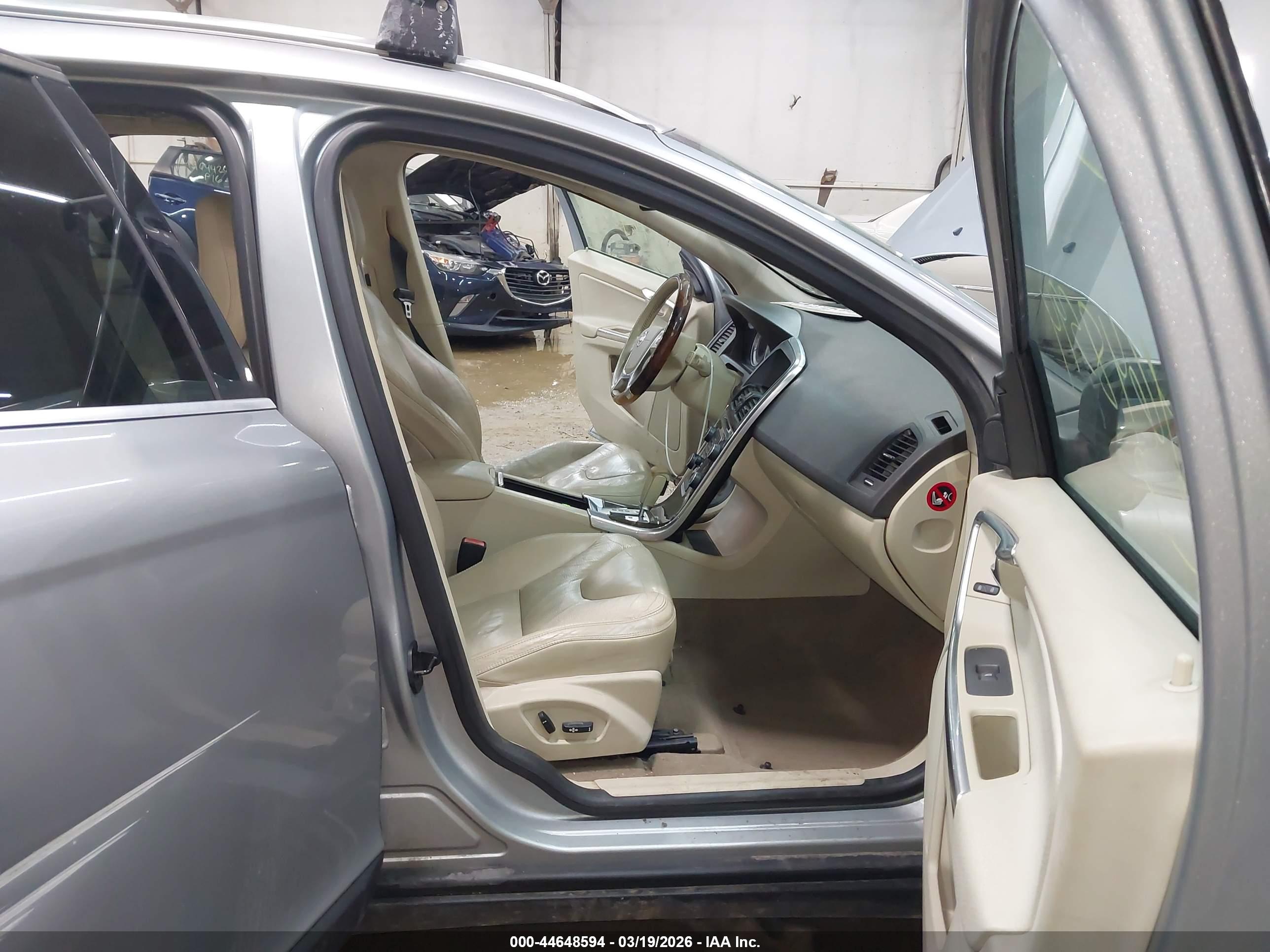 VOLVO XC60 image 5