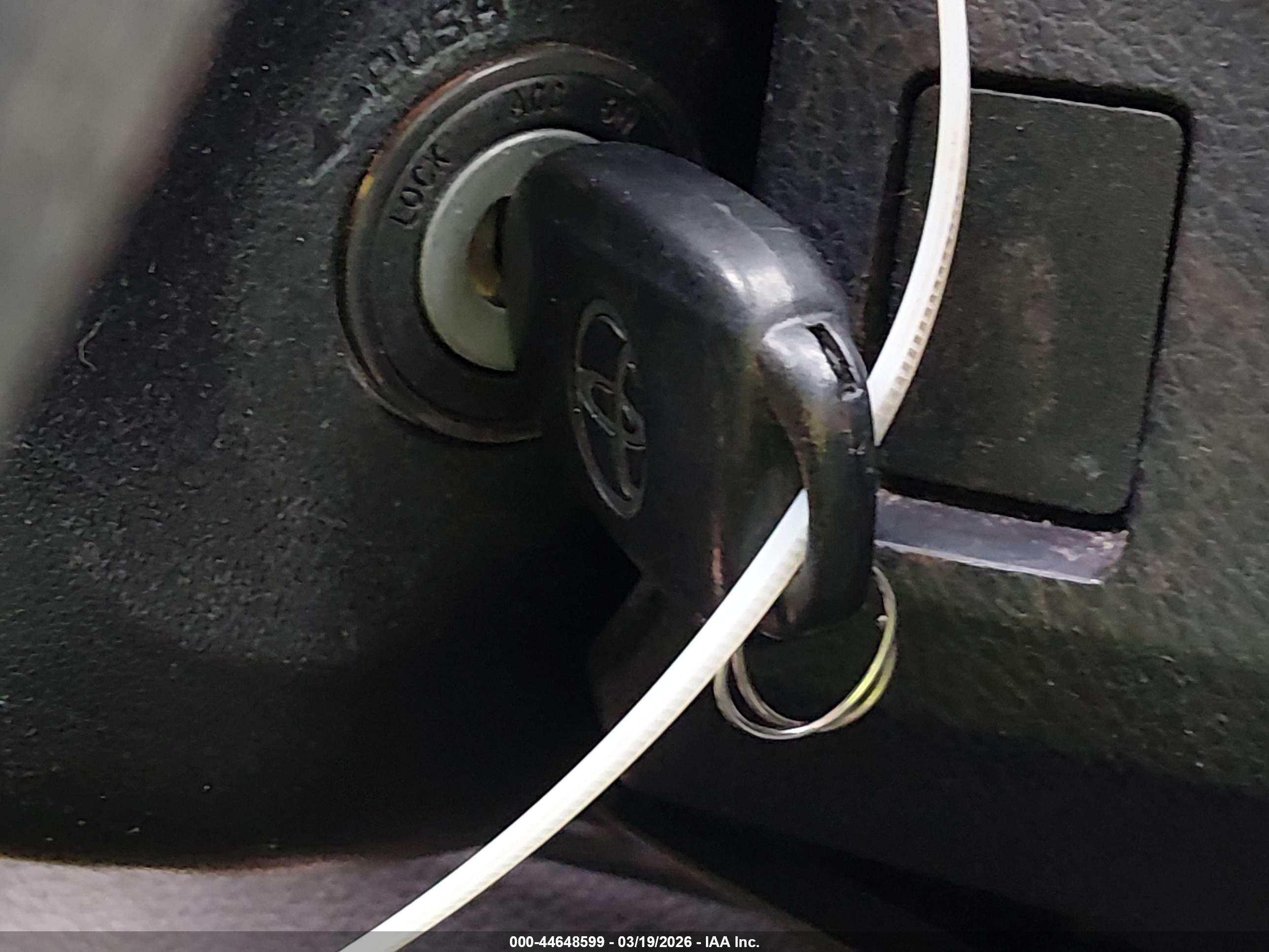 TOYOTA RAV4 image 11