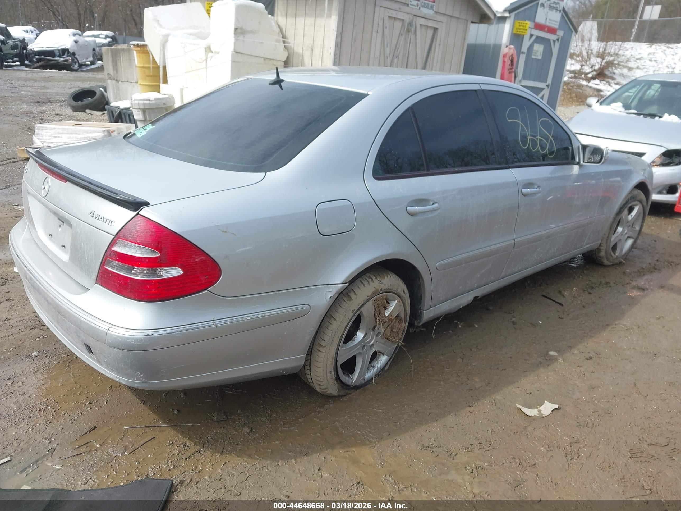 MERCEDES-BENZ E image 4