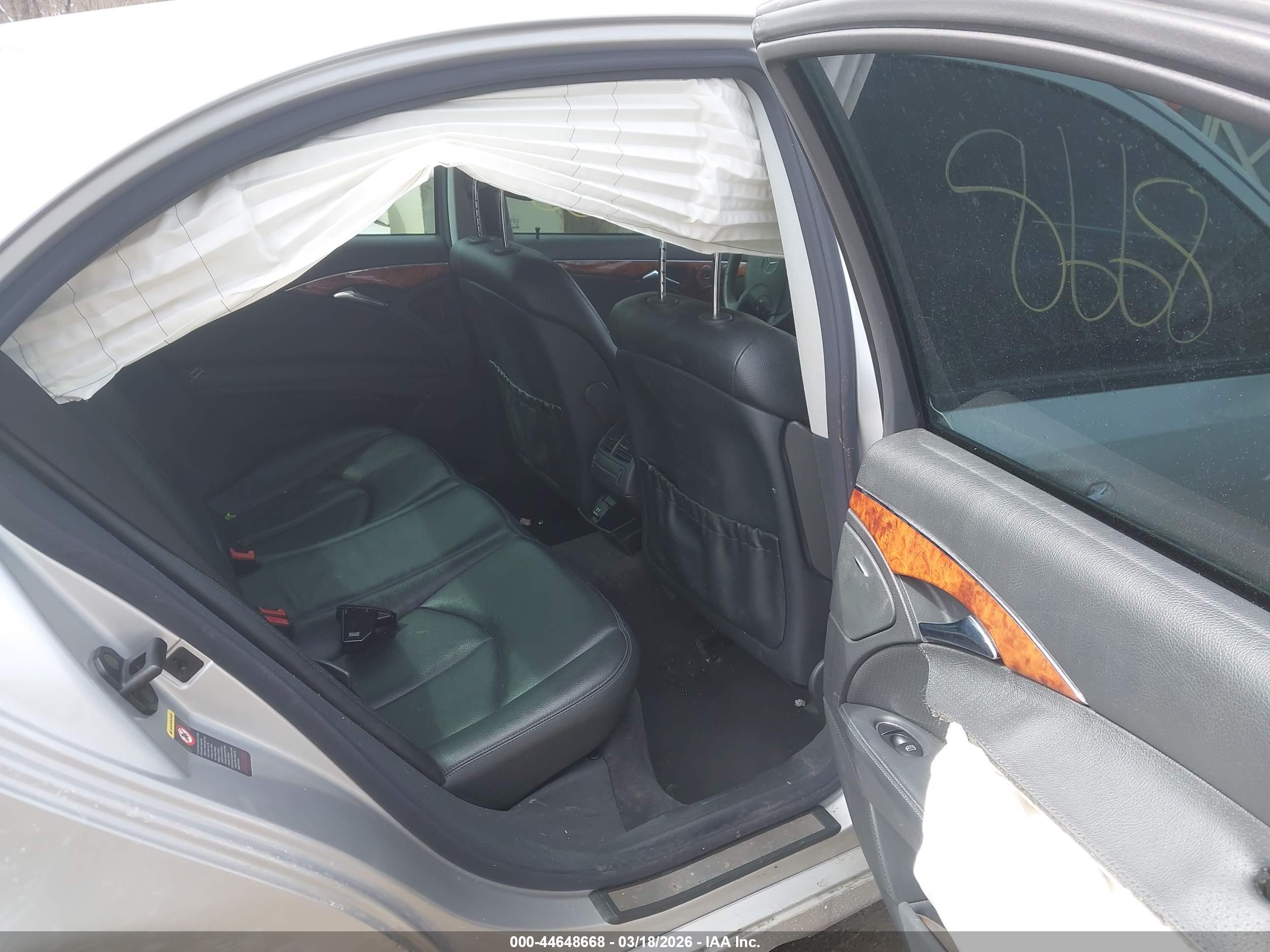 MERCEDES-BENZ E image 8