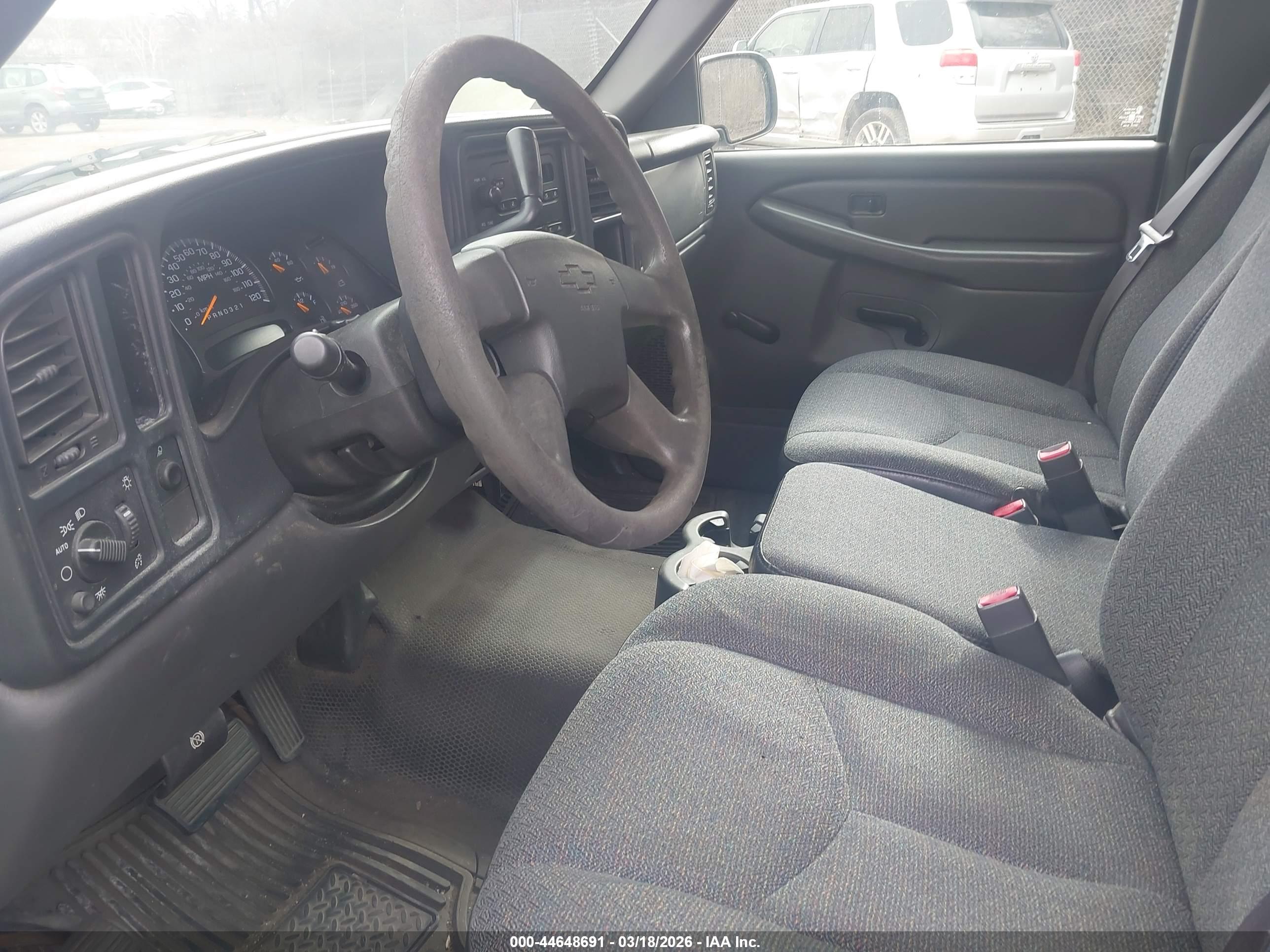 CHEVROLET SILVERADO image 5