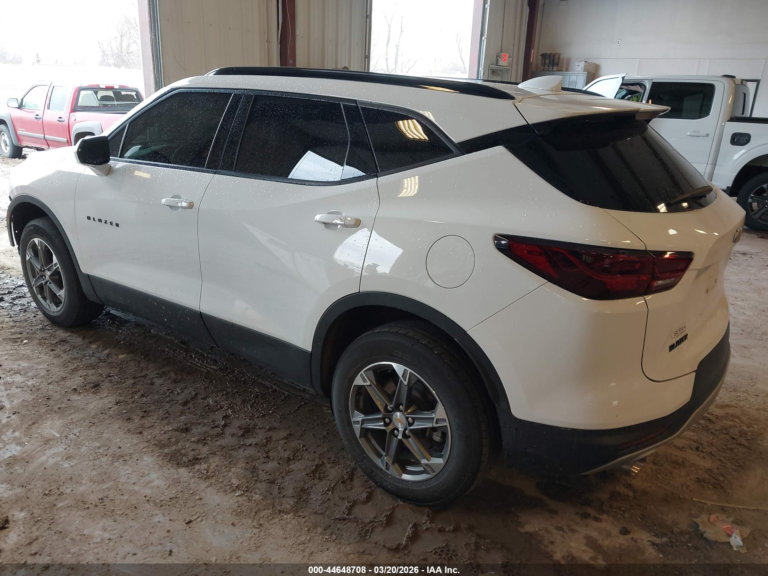CHEVROLET BLAZER image 3