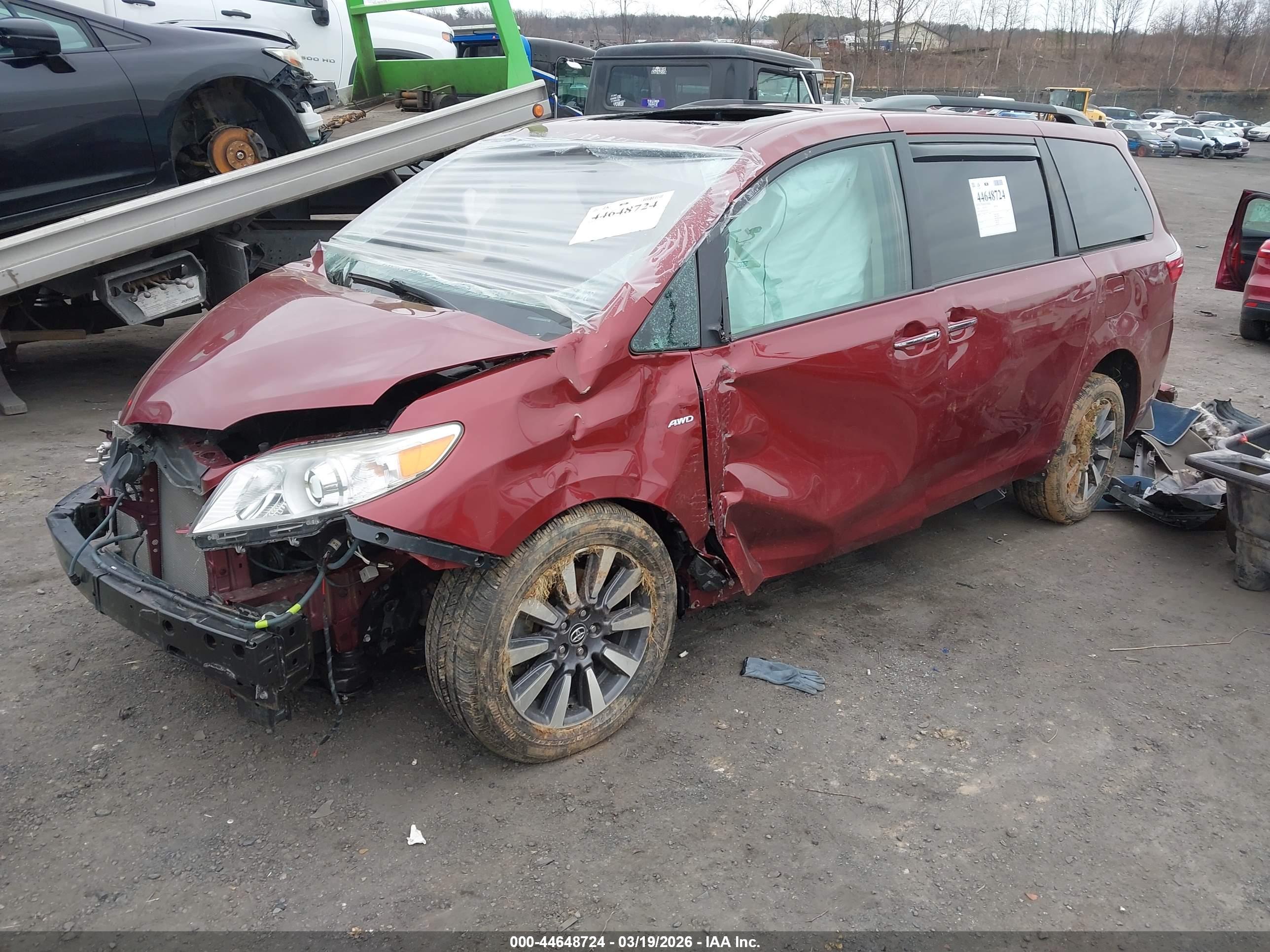 TOYOTA SIENNA image 2