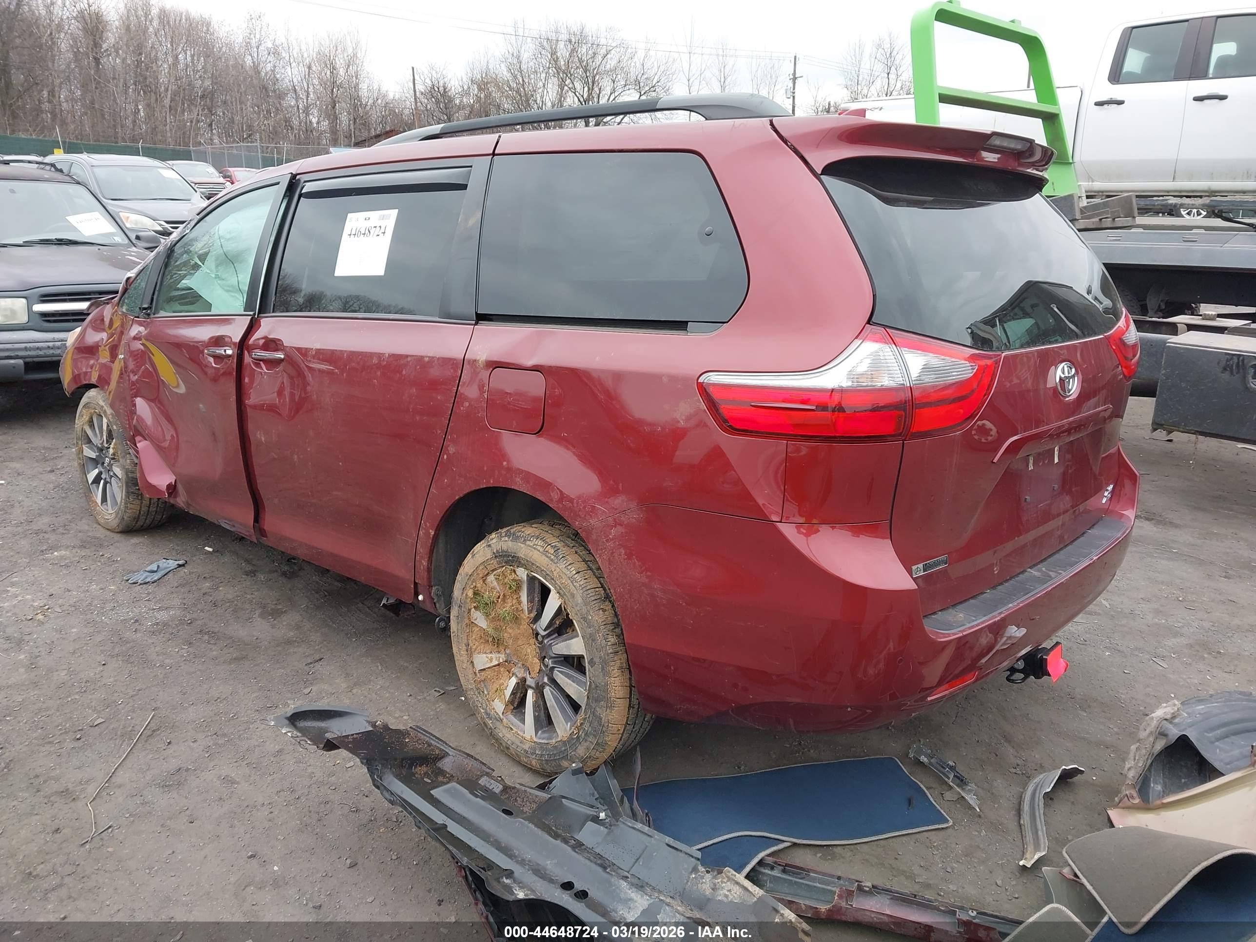 TOYOTA SIENNA image 3