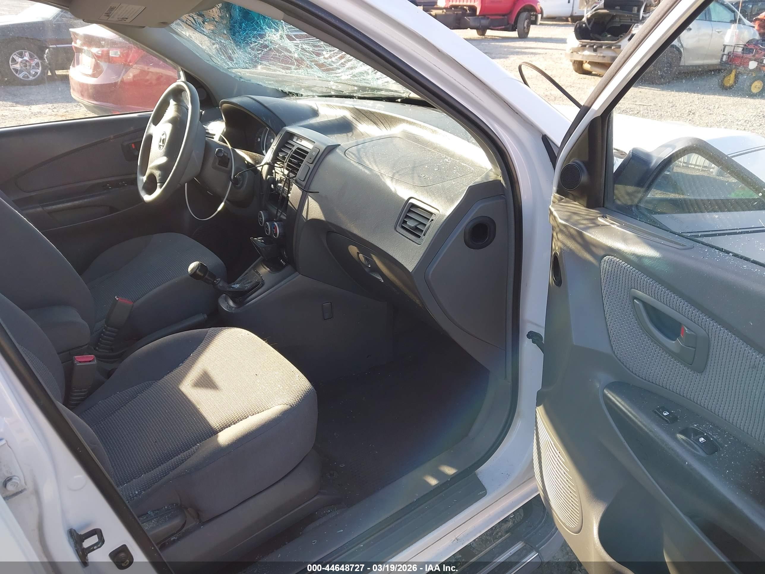 HYUNDAI TUCSON image 5