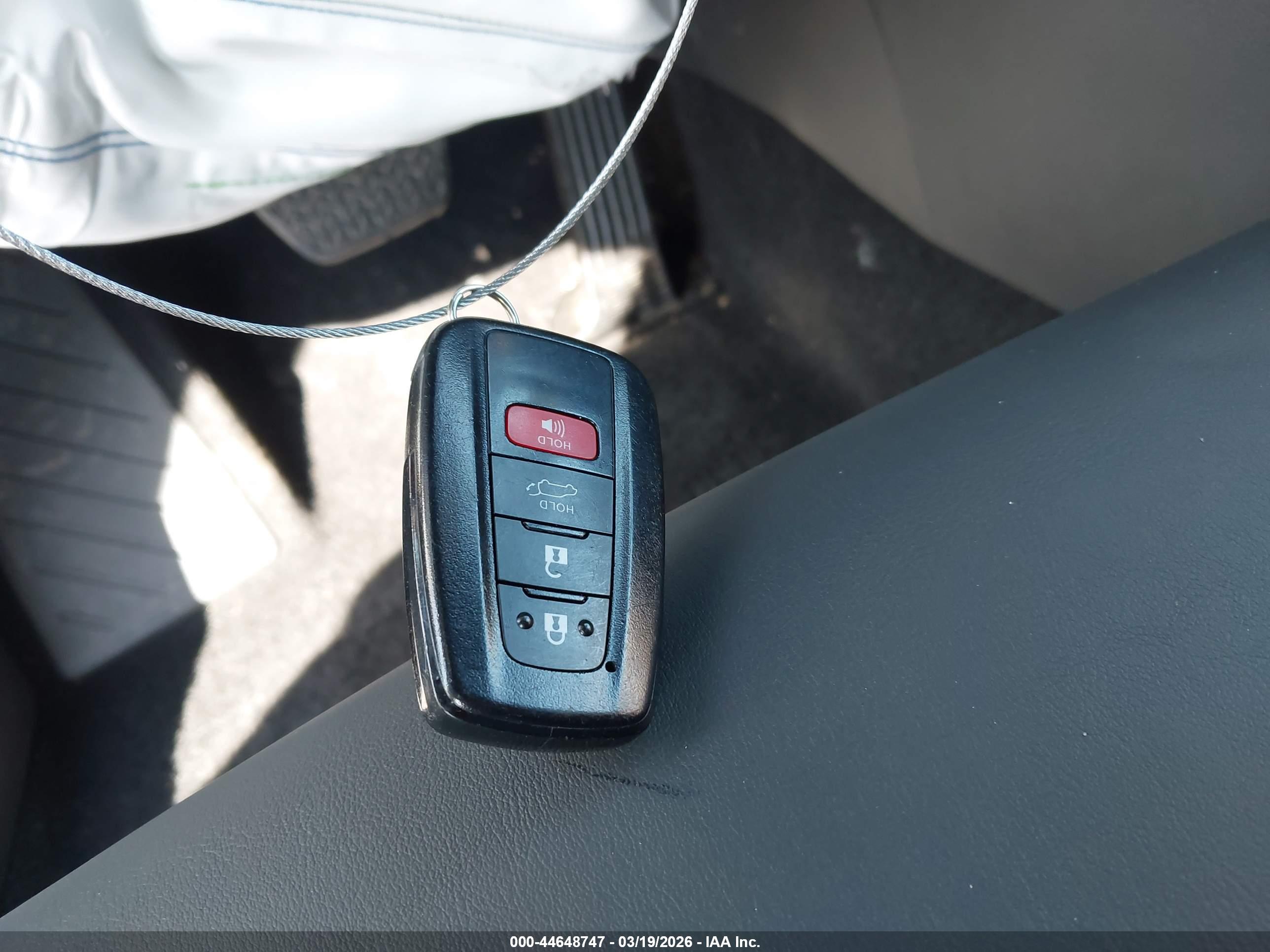 TOYOTA RAV4 image 11