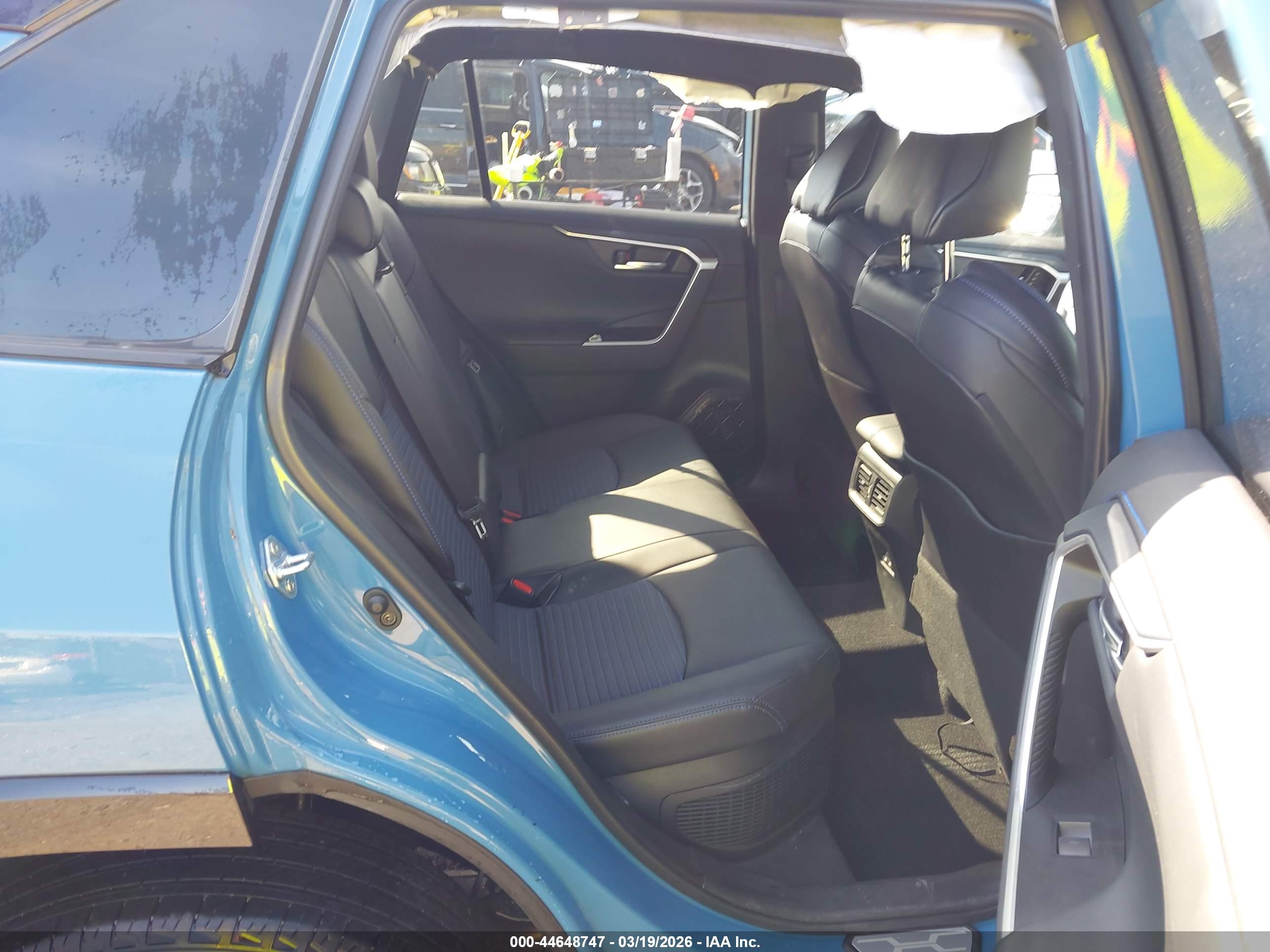 TOYOTA RAV4 image 8