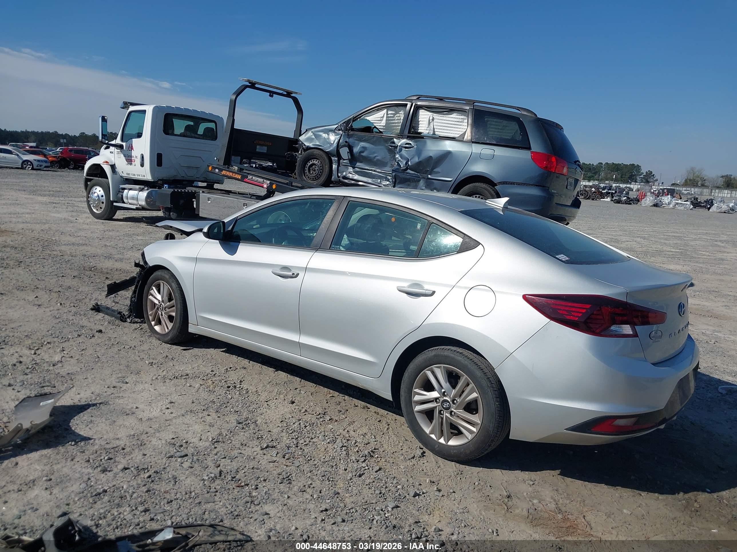 HYUNDAI ELANTRA image 3