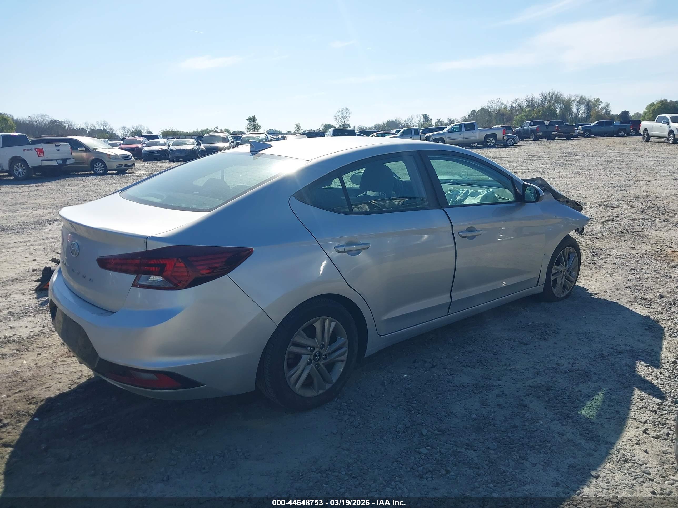 HYUNDAI ELANTRA image 4