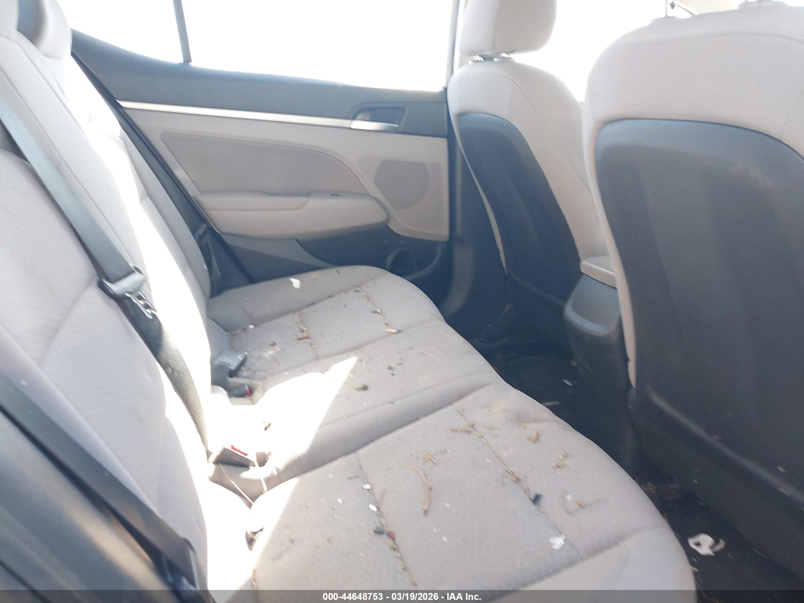 HYUNDAI ELANTRA image 8