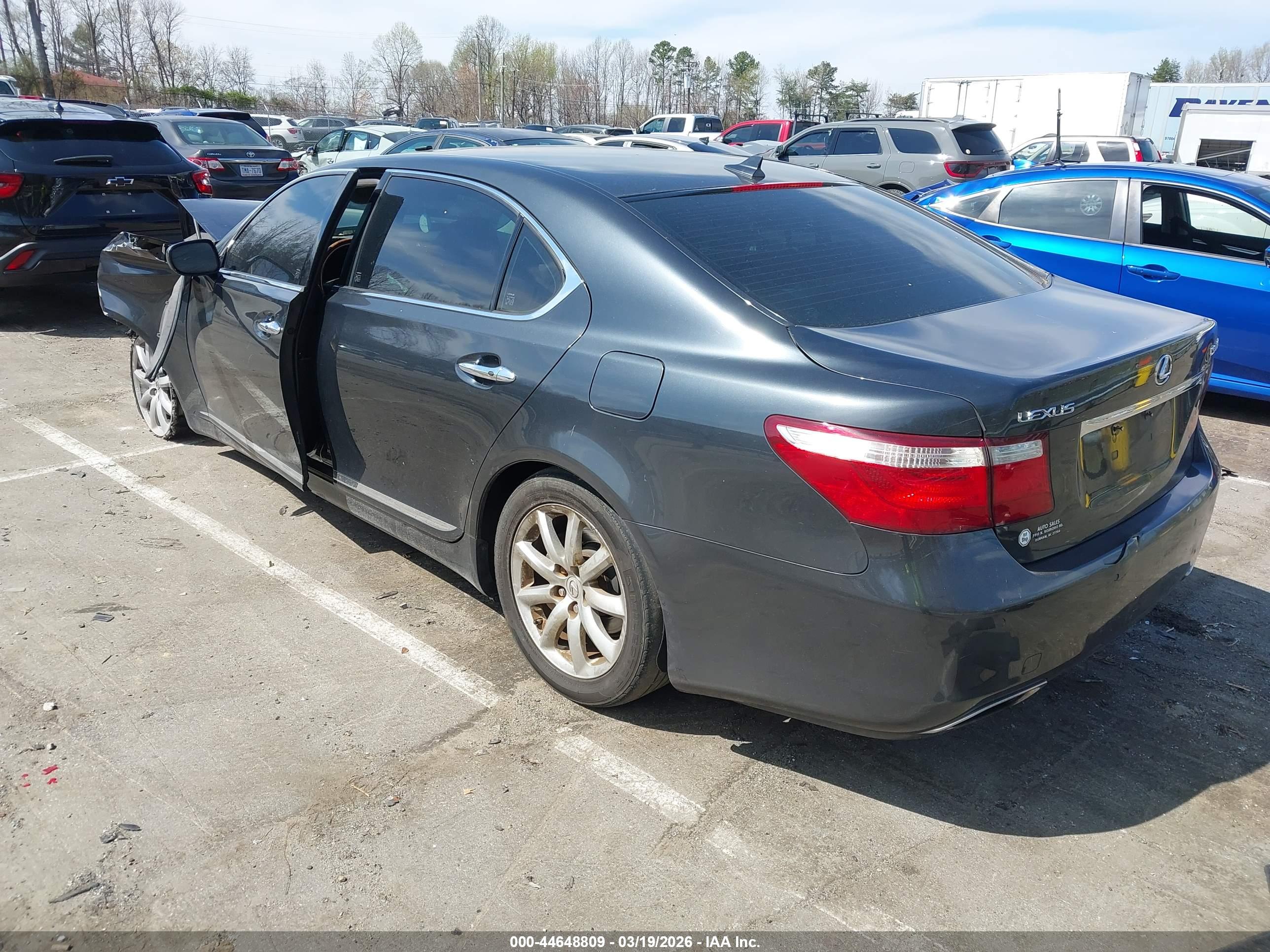 LEXUS LS image 3