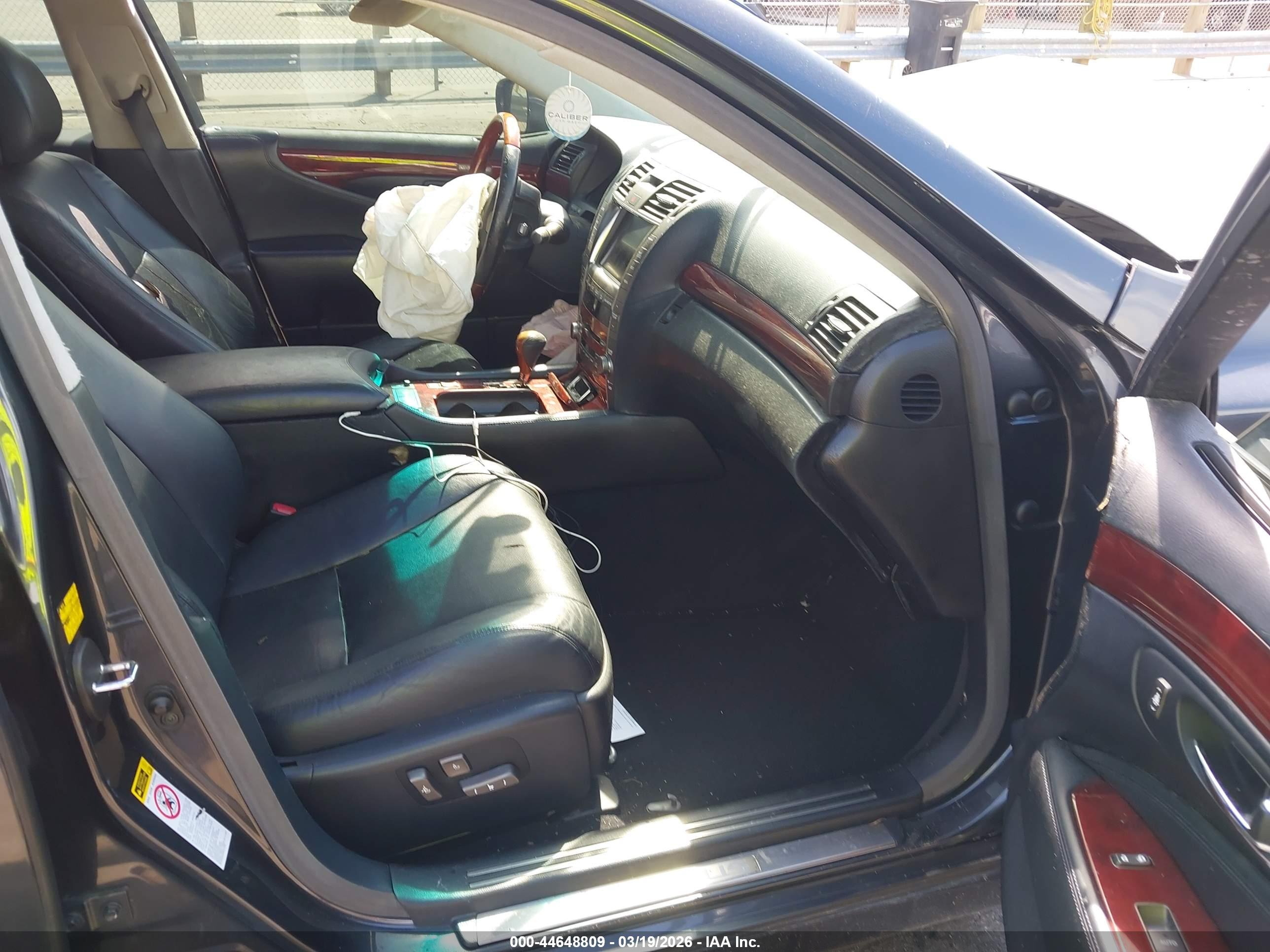 LEXUS LS image 5