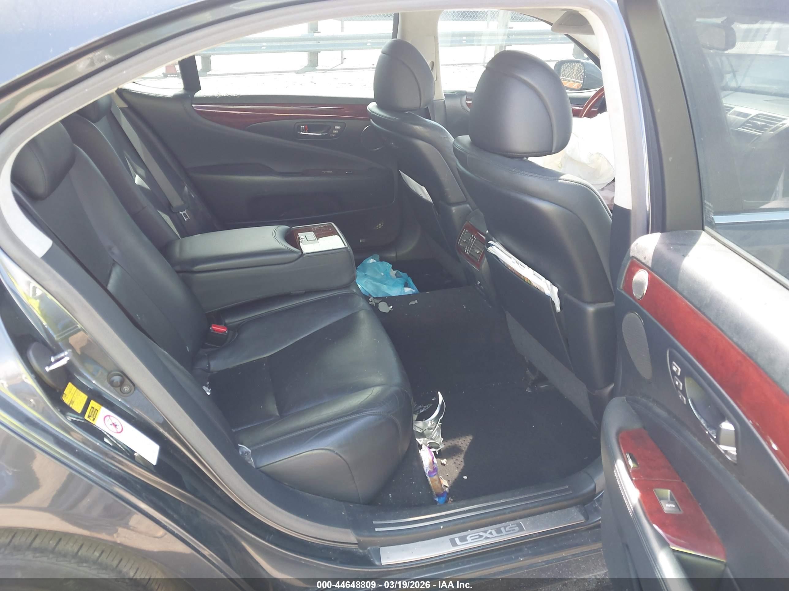 LEXUS LS image 8