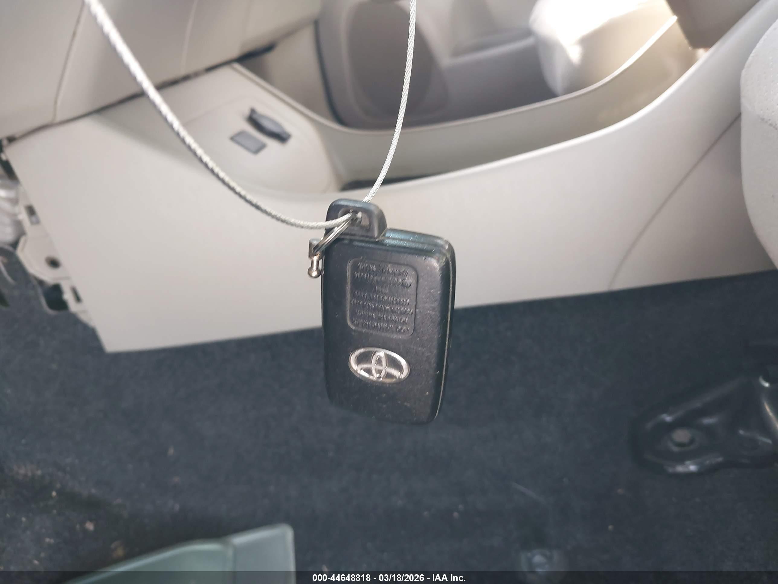 TOYOTA PRIUS image 11