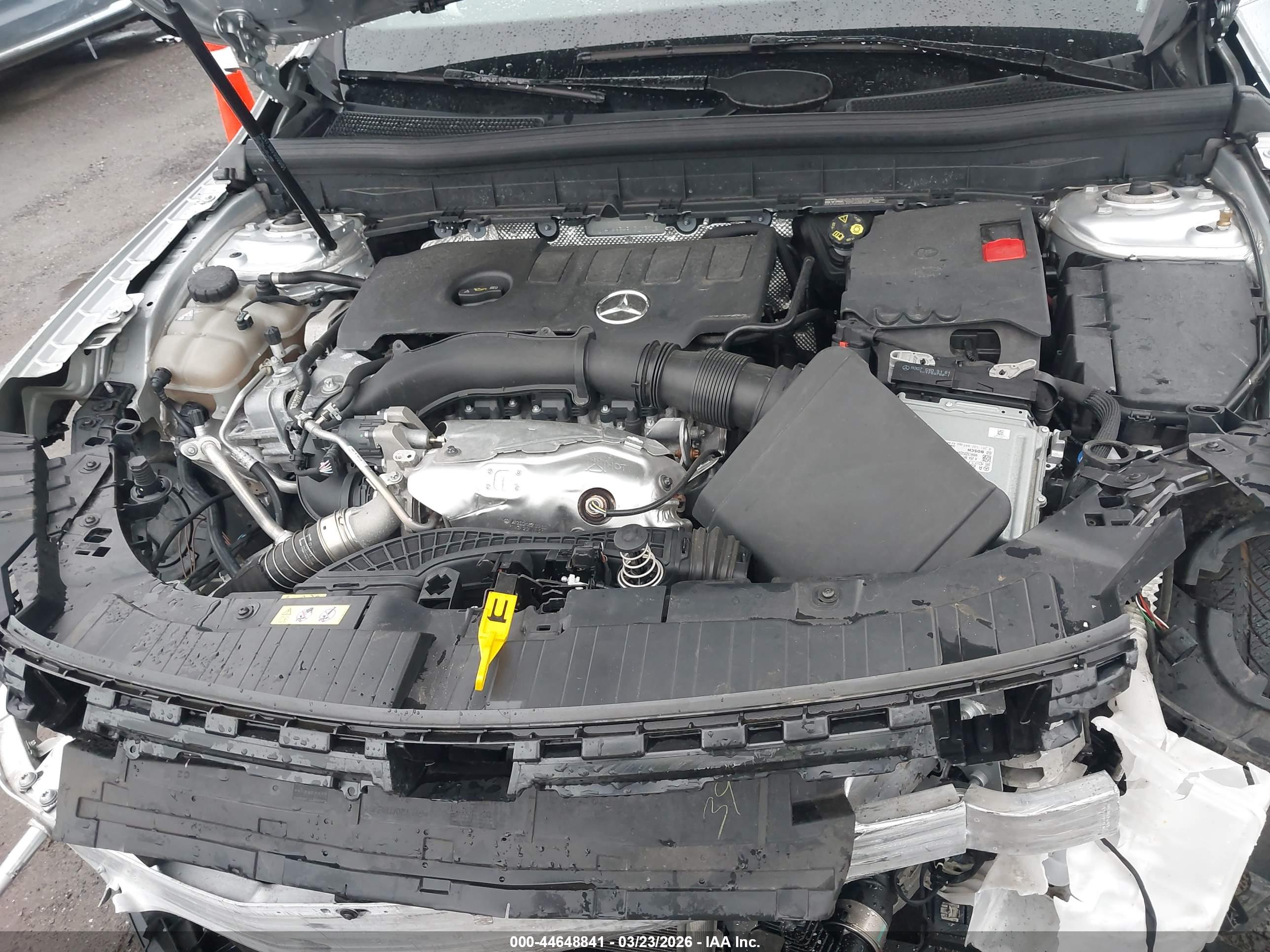 MERCEDES-BENZ GLB image 10