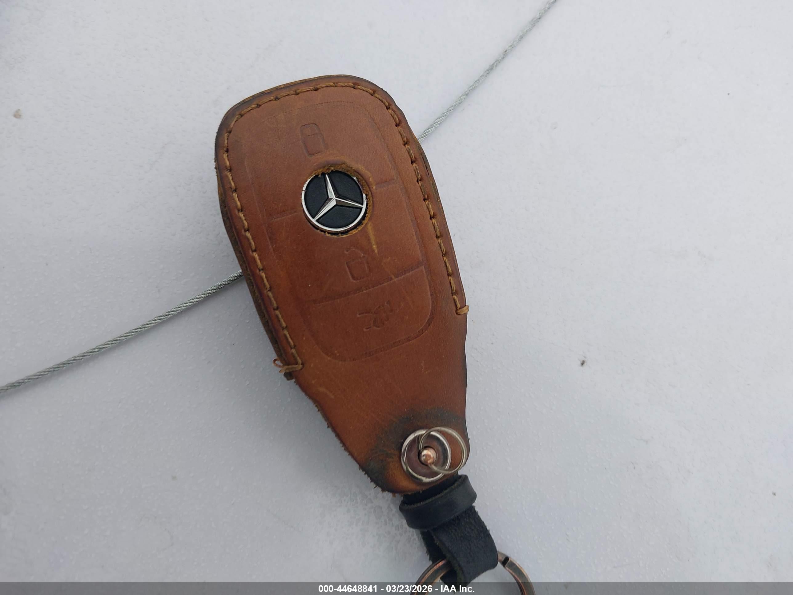 MERCEDES-BENZ GLB image 11