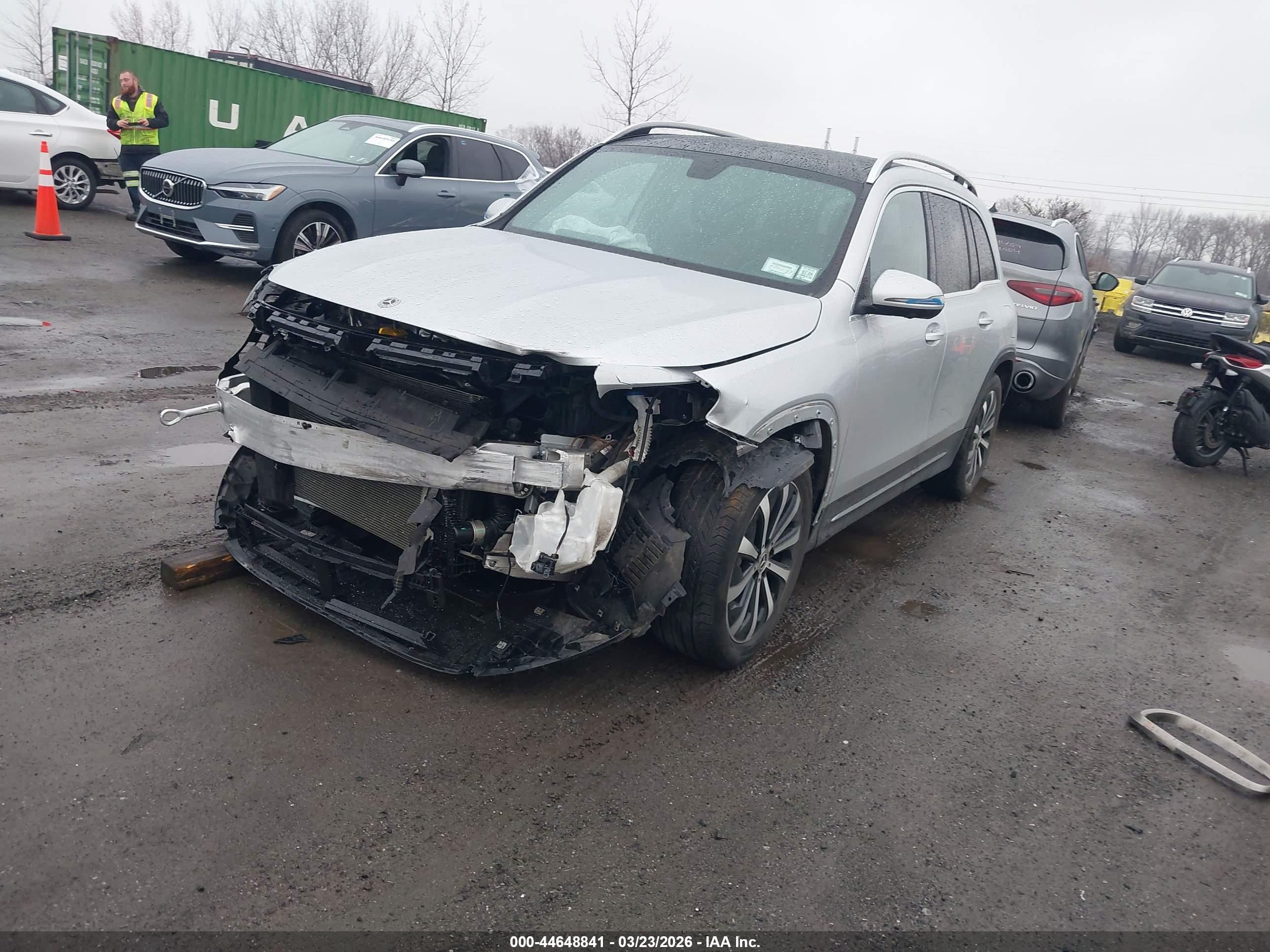MERCEDES-BENZ GLB image 2