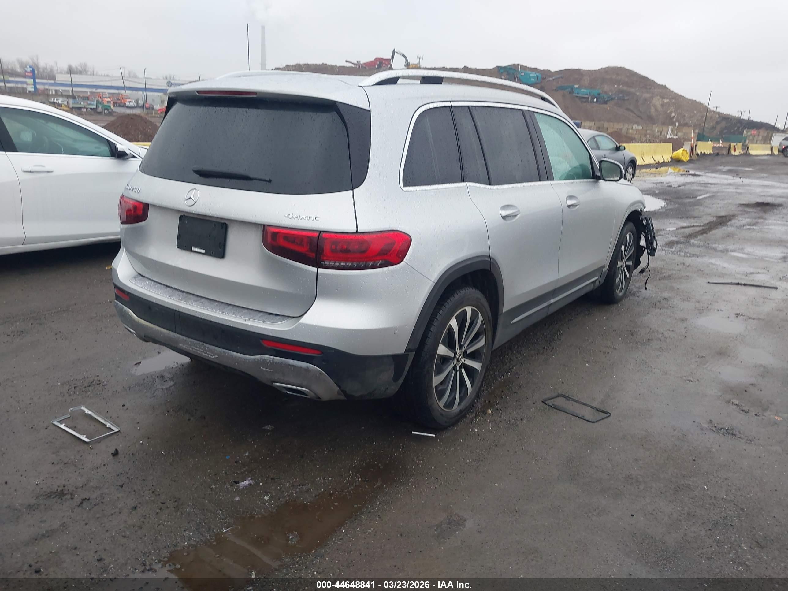 MERCEDES-BENZ GLB image 4