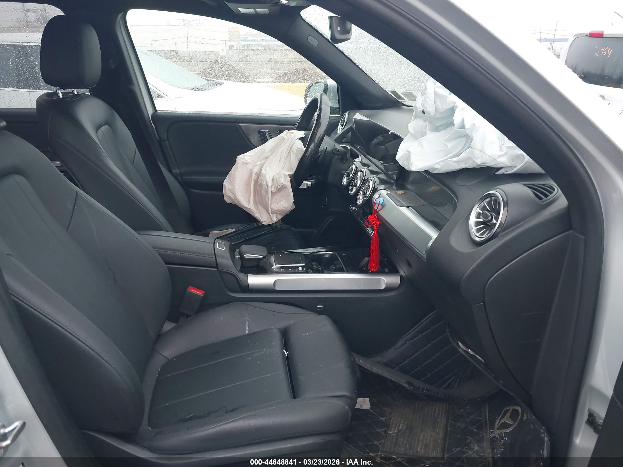 MERCEDES-BENZ GLB image 5