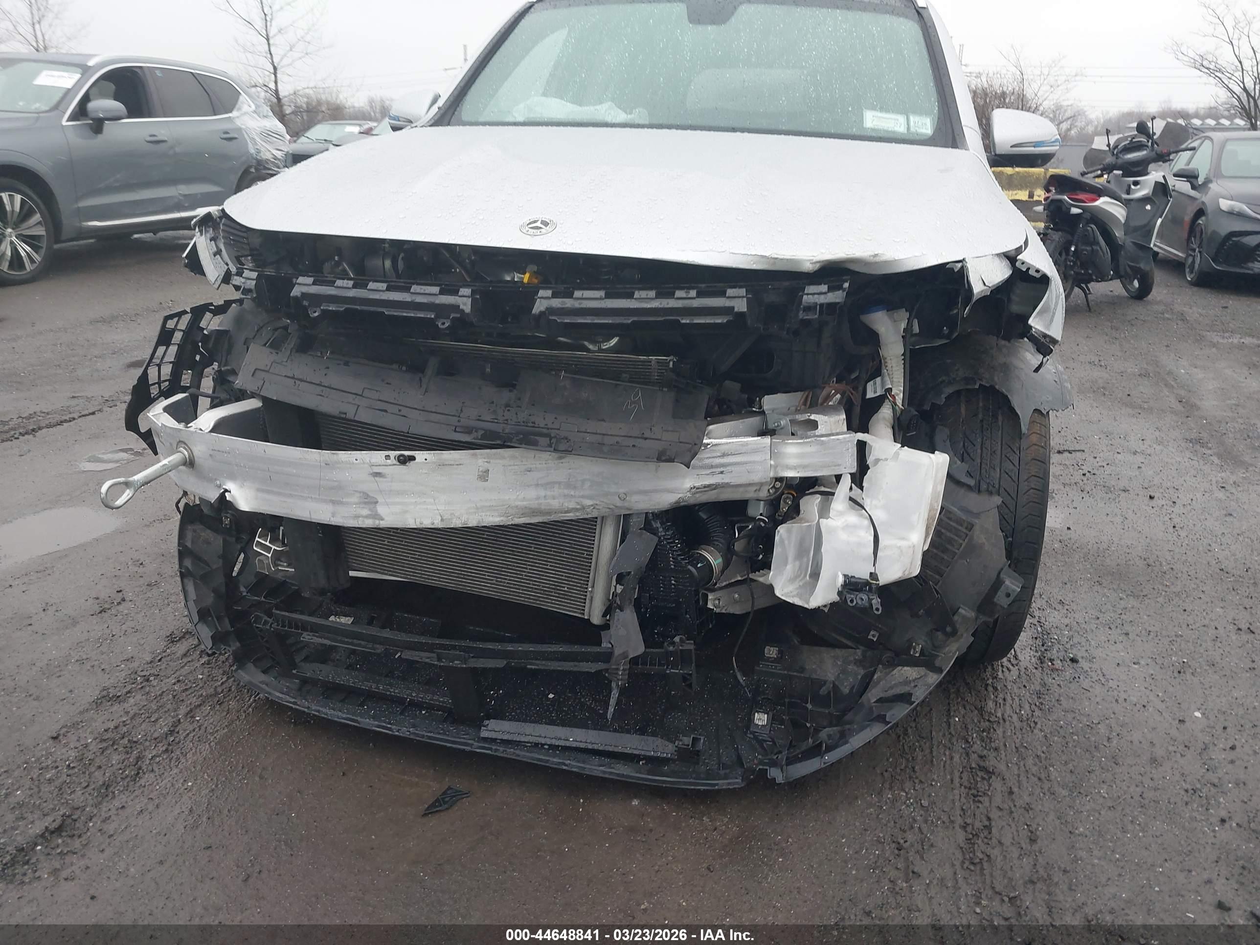 MERCEDES-BENZ GLB image 6